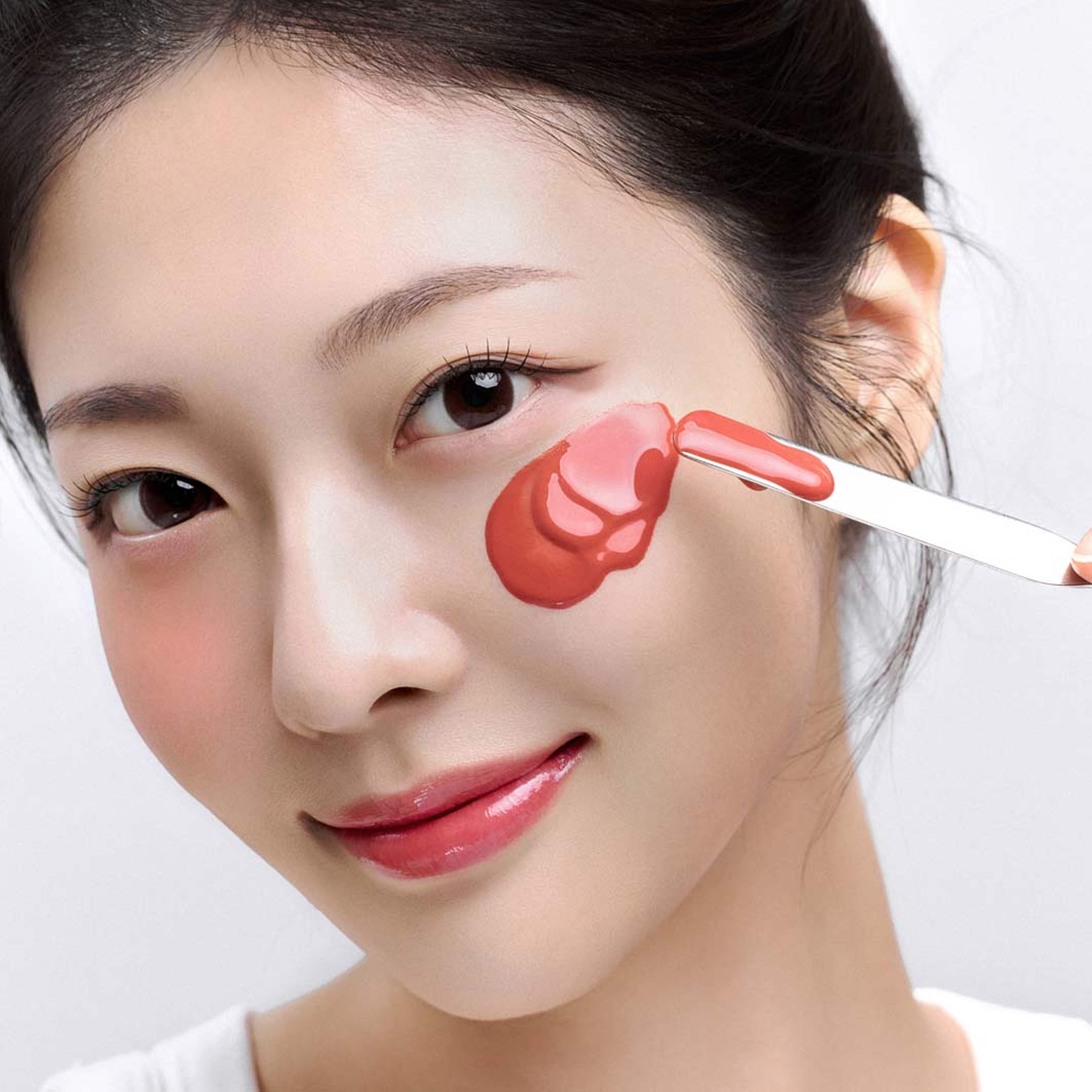 Moist Ampoule Blusher, från House of Hur, i färgen Peach Coral. Klicka för att öppna bilden i stort format