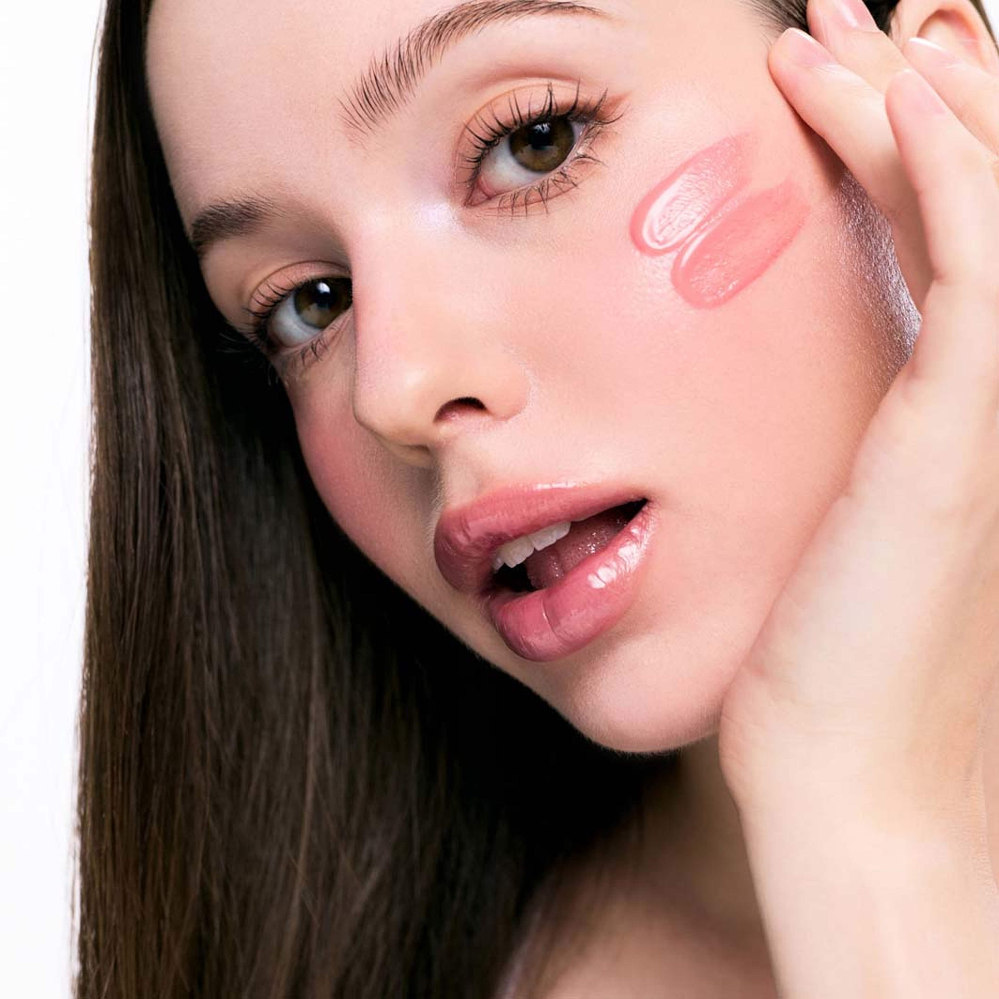 Moist Ampoule Blusher, från House of Hur, i färgen Cherry Blossom. Klicka för att öppna bilden i stort format