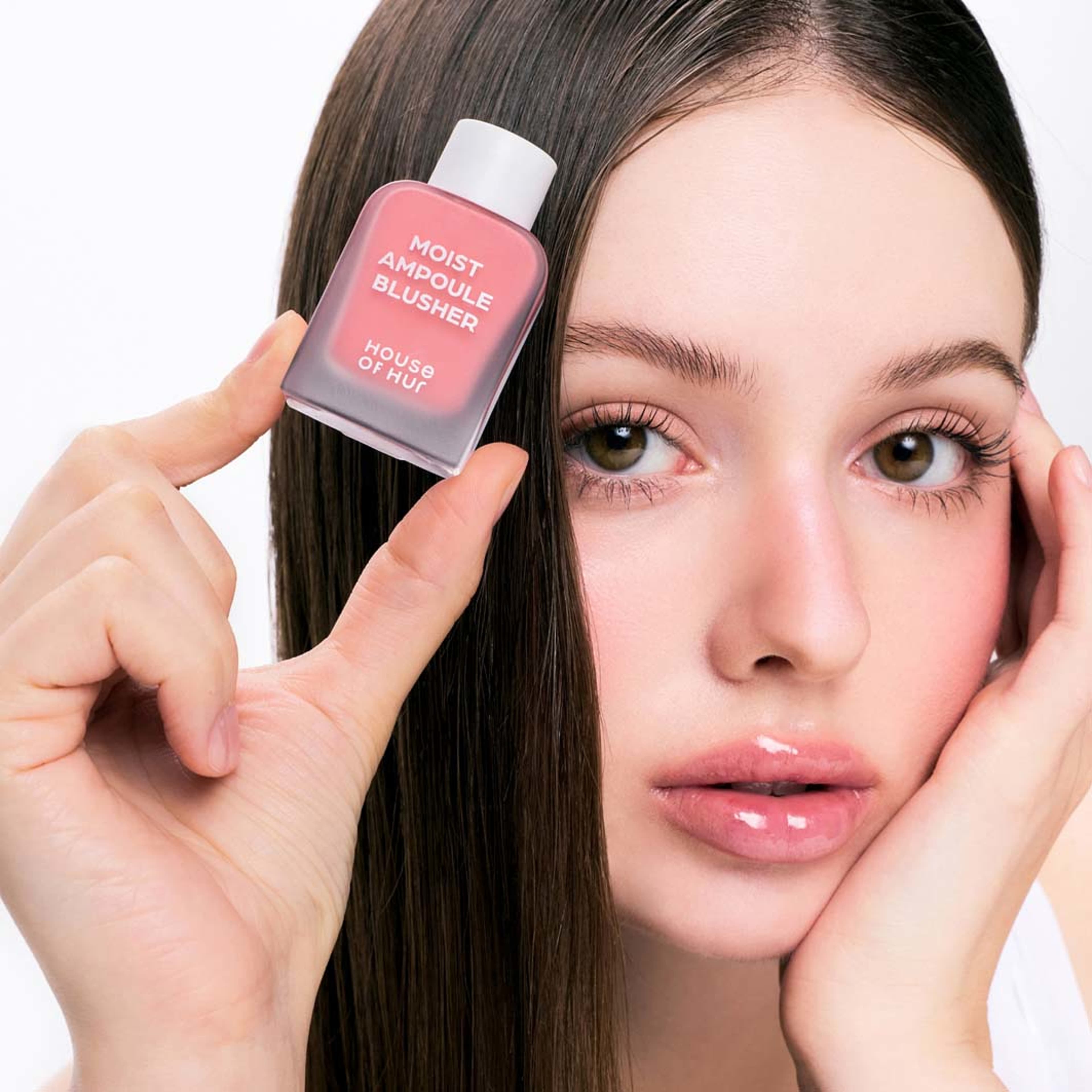 Moist Ampoule Blusher, från House of Hur, i färgen Cherry Blossom. Klicka för att öppna bilden i stort format
