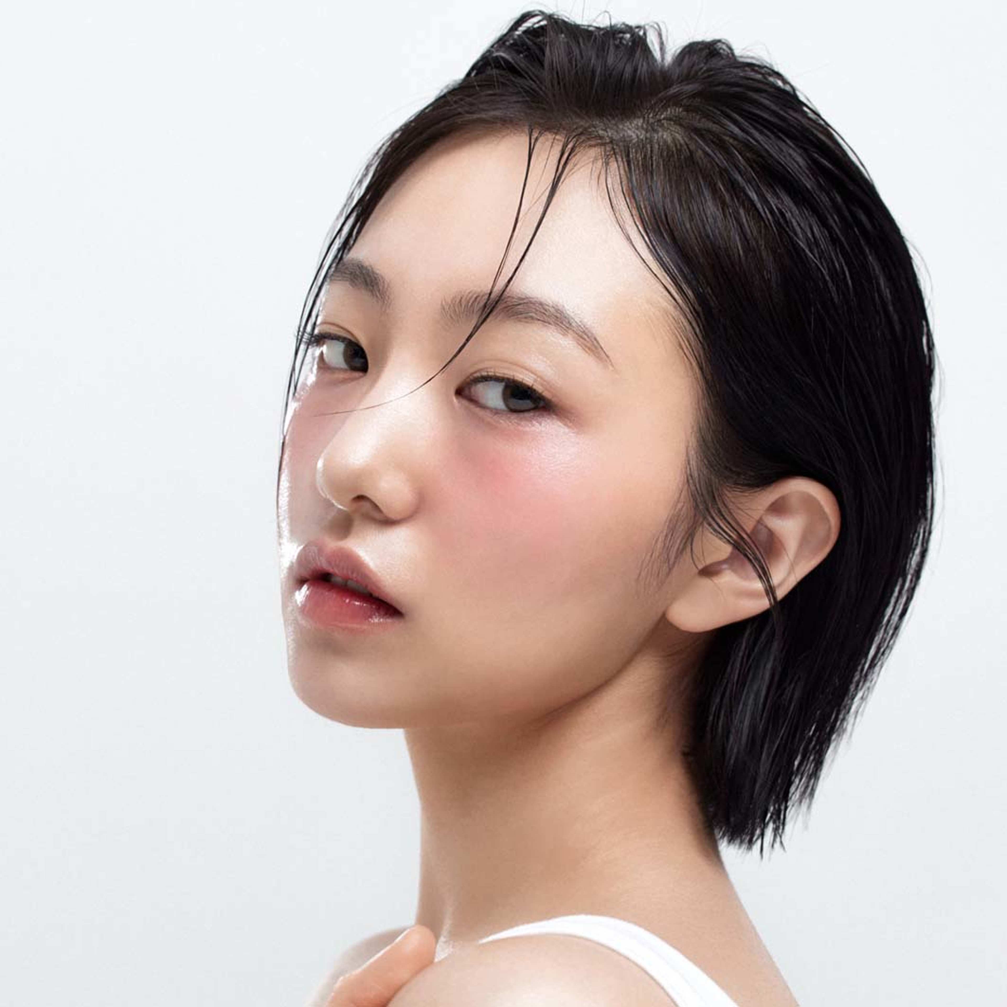 Moist Ampoule Blusher, från House of Hur, i färgen Cherry Blossom. Klicka för att öppna bilden i stort format