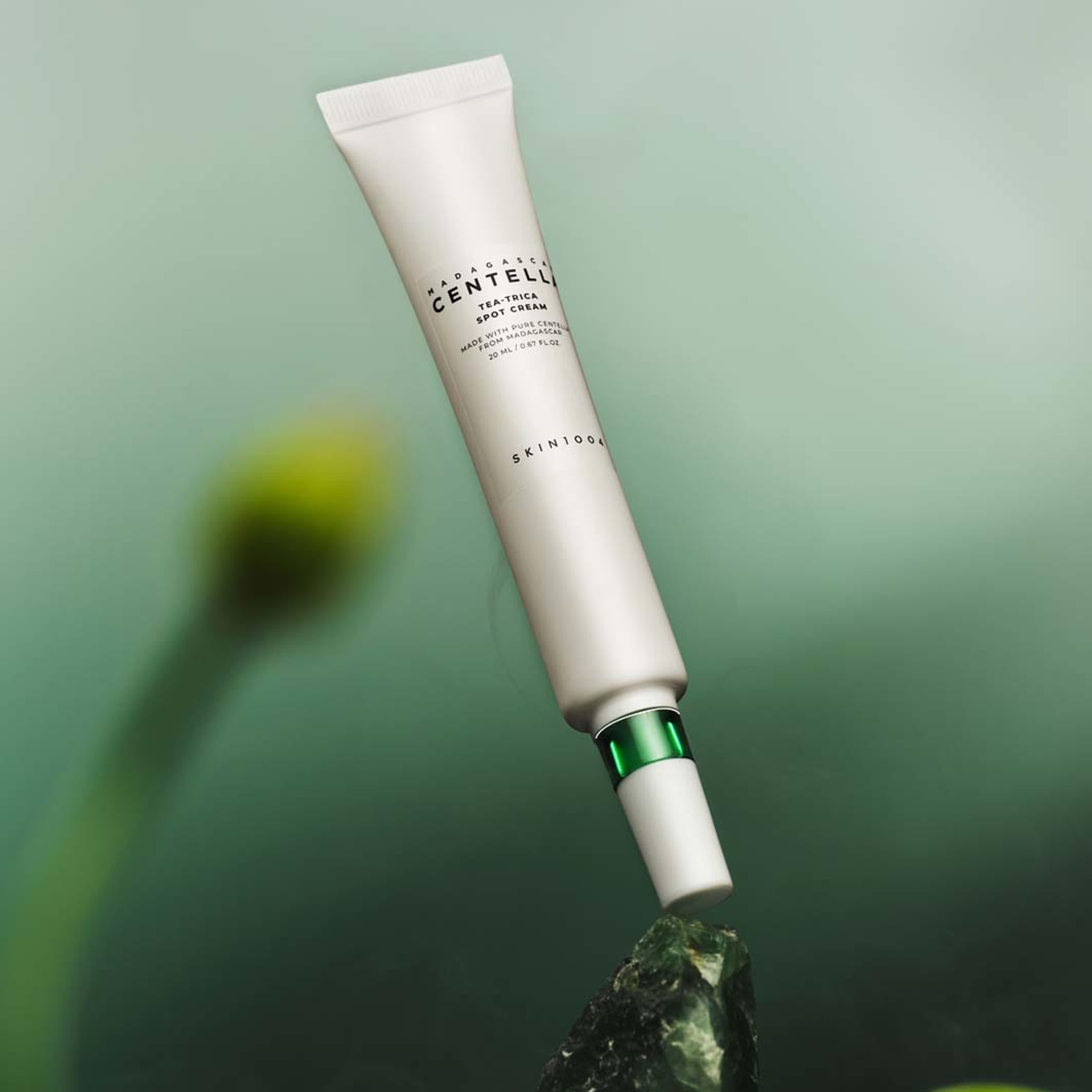 Madagascar Centella Tea-Trica Spot Cream, från SKIN1004. Klicka för att öppna bilden i stort format