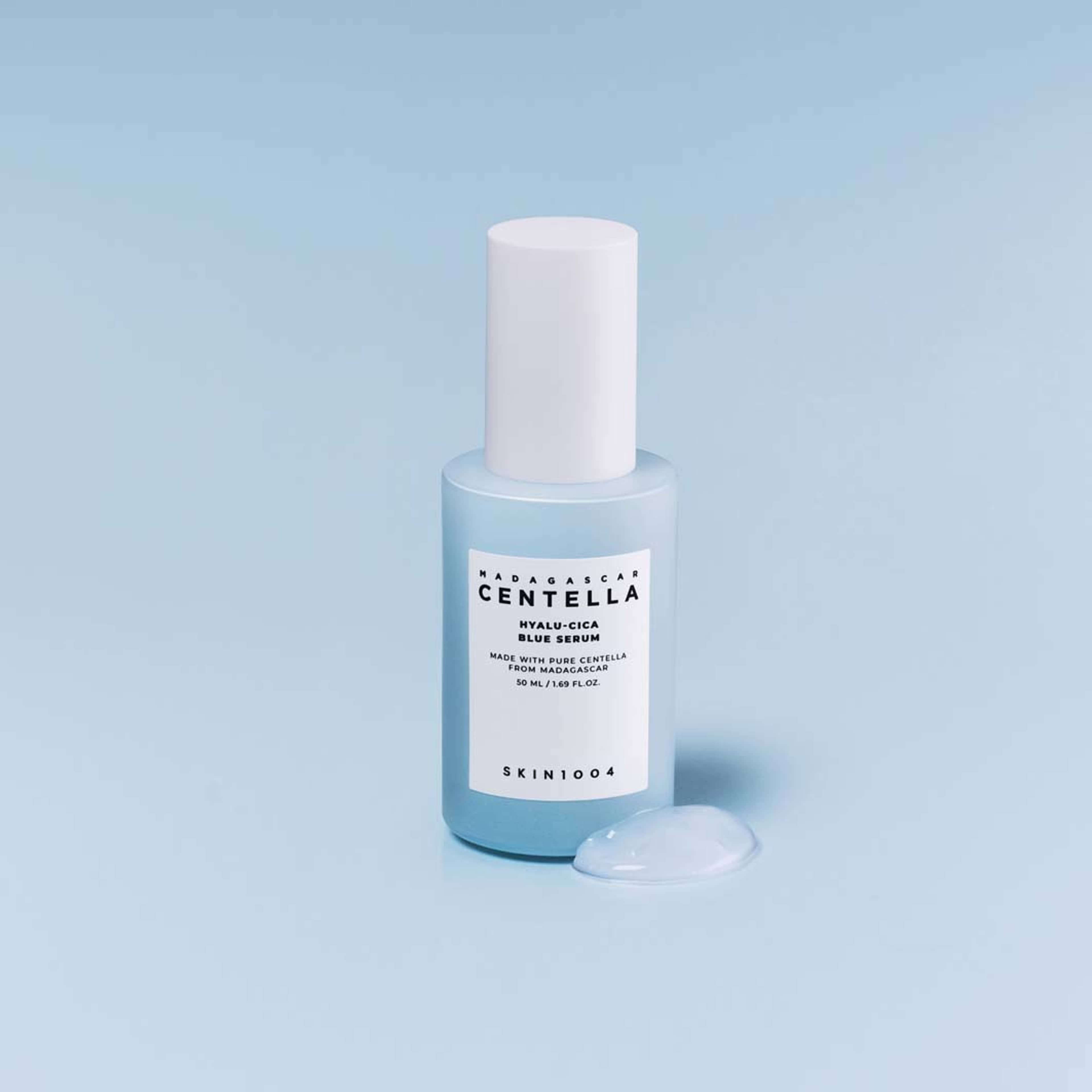 Madagascar Centella Hyalu-Cica Blue Serum, från SKIN1004. Klicka för att öppna bilden i stort format