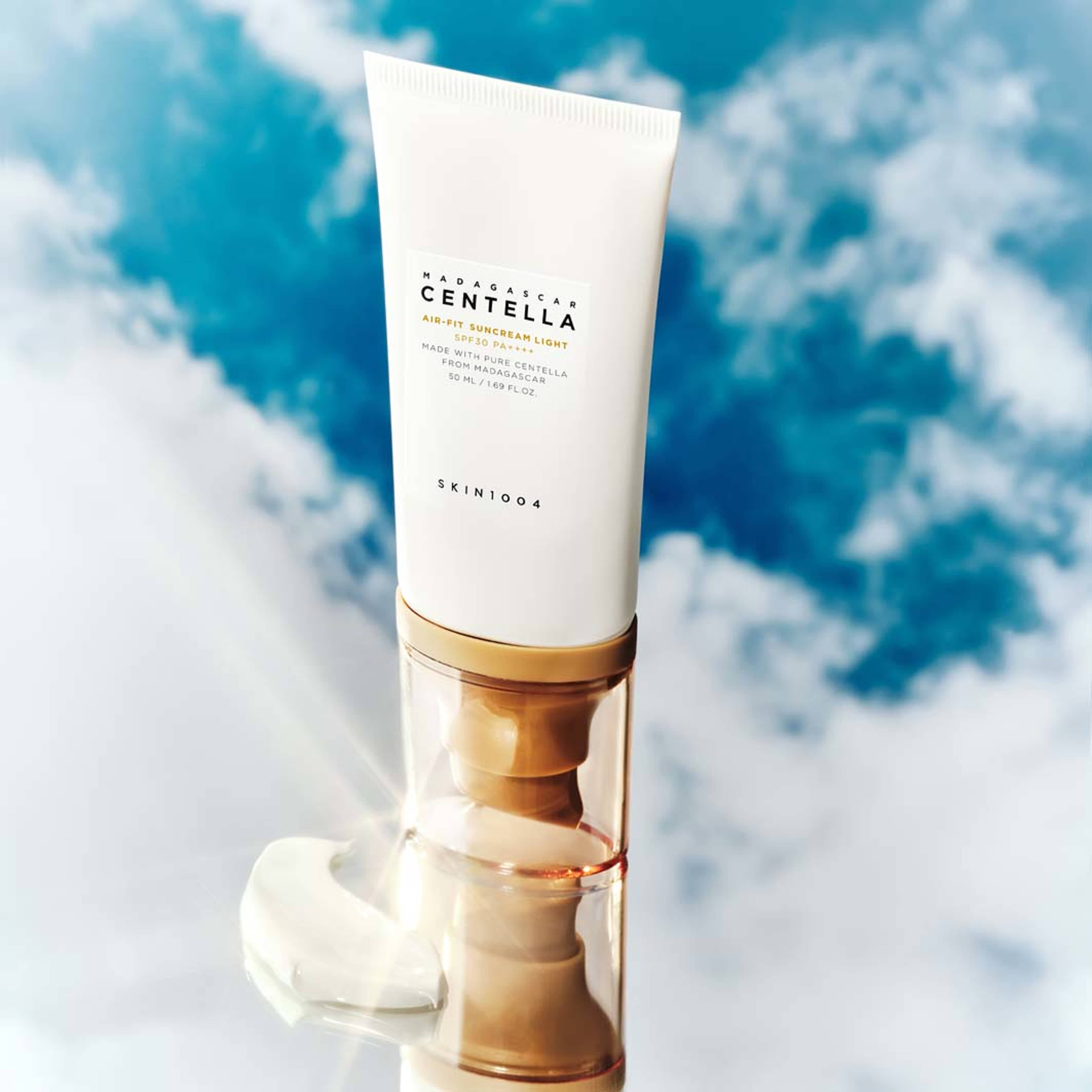 Madagascar Centella Air-Fit Suncream Light, från SKIN1004. Klicka för att öppna bilden i stort format