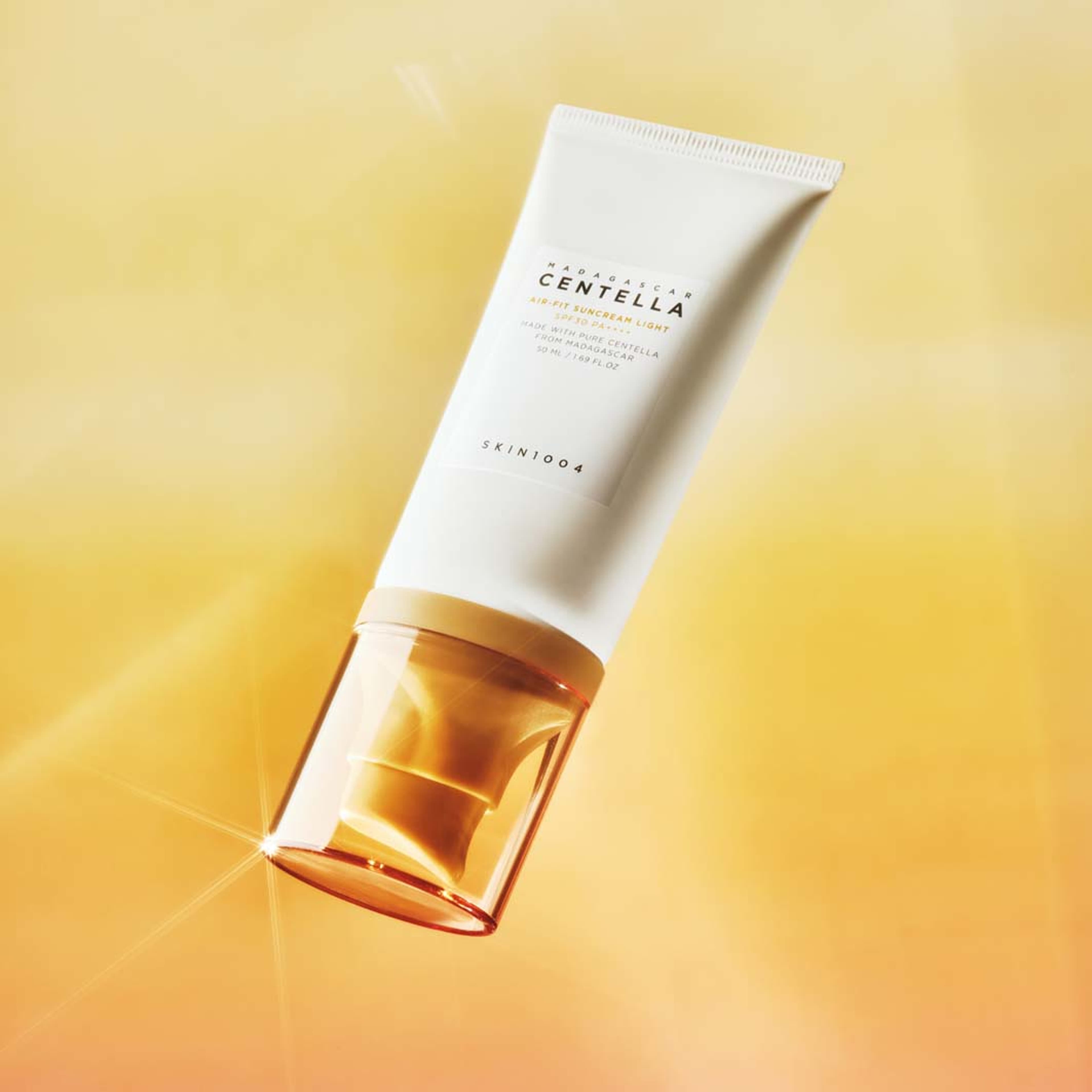 Madagascar Centella Air-Fit Suncream Light, från SKIN1004. Klicka för att öppna bilden i stort format