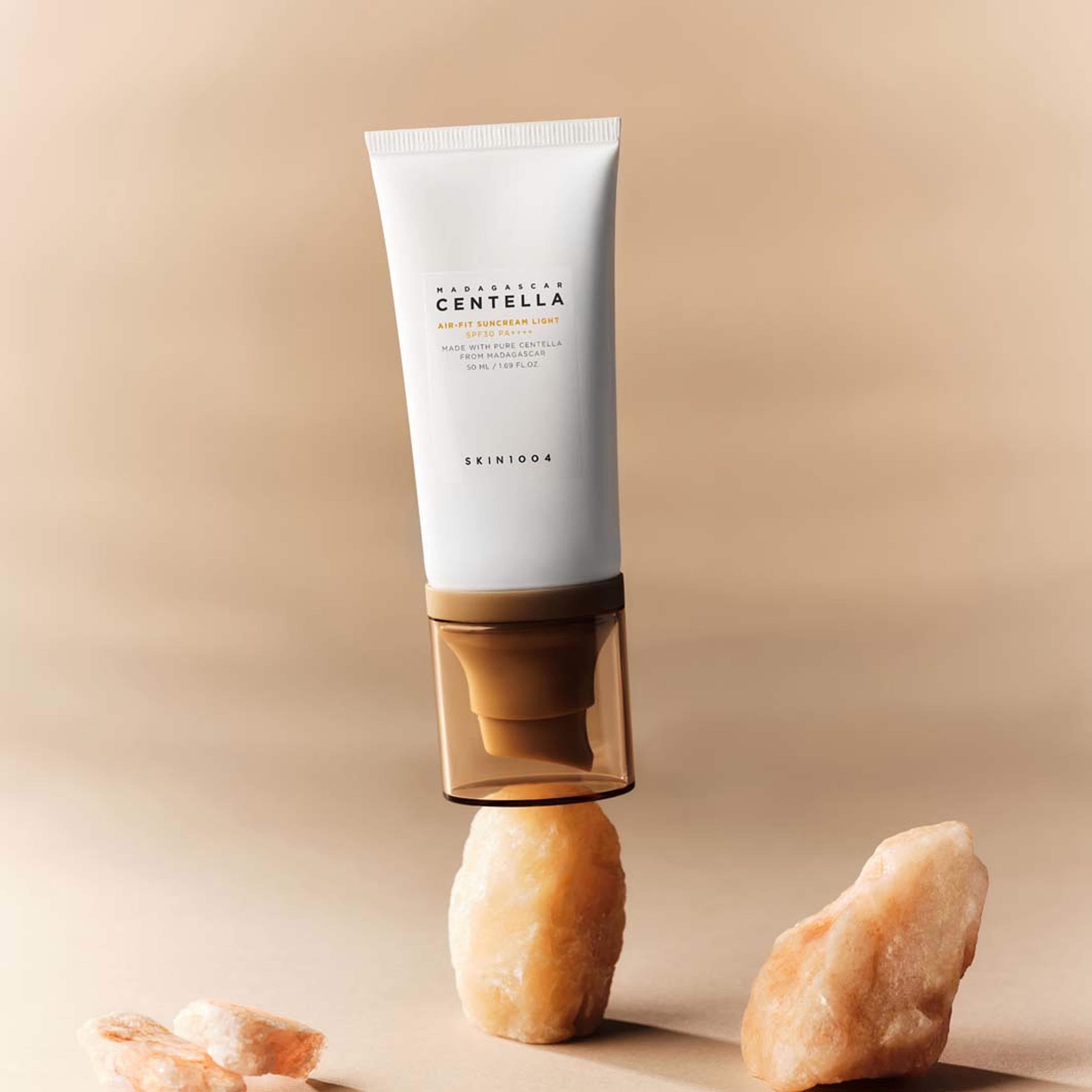 Madagascar Centella Air-Fit Suncream Light, från SKIN1004. Klicka för att öppna bilden i stort format