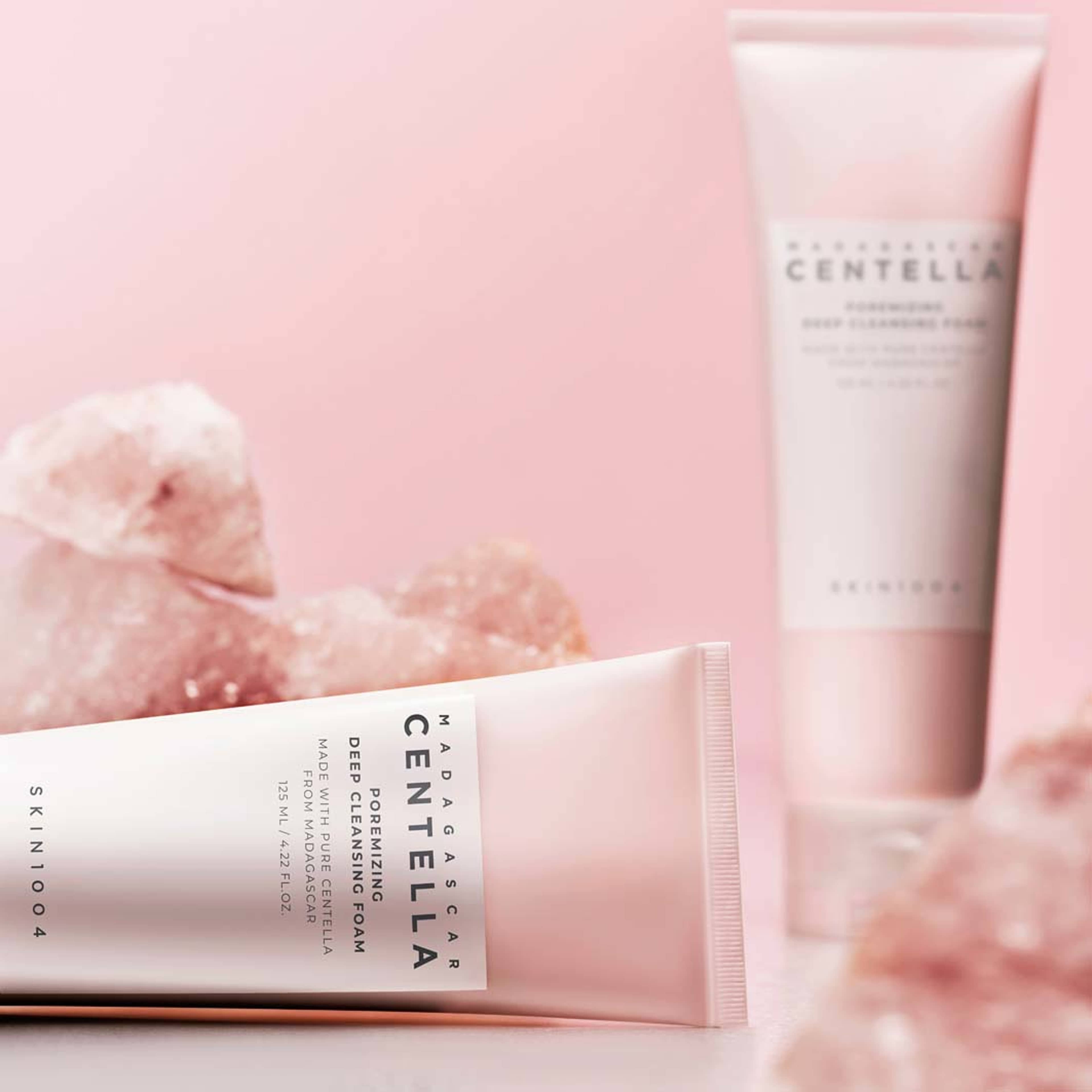 Madagascar Centella Poremizing Deep Cleansing Foam, från SKIN1004. Klicka för att öppna bilden i stort format