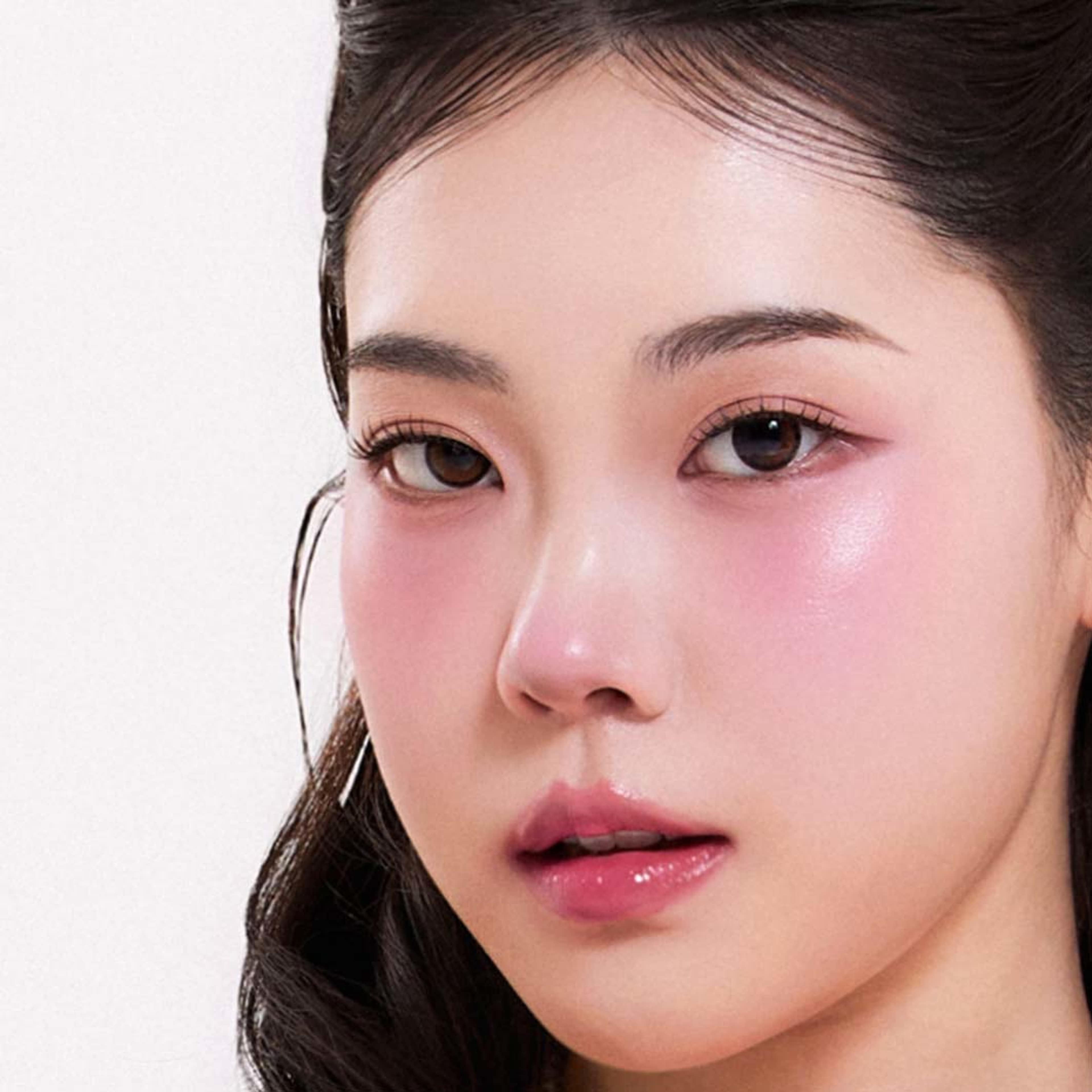 Moist Ampoule Blusher, från House of Hur, i färgen Pink Rosie. Klicka för att öppna bilden i stort format