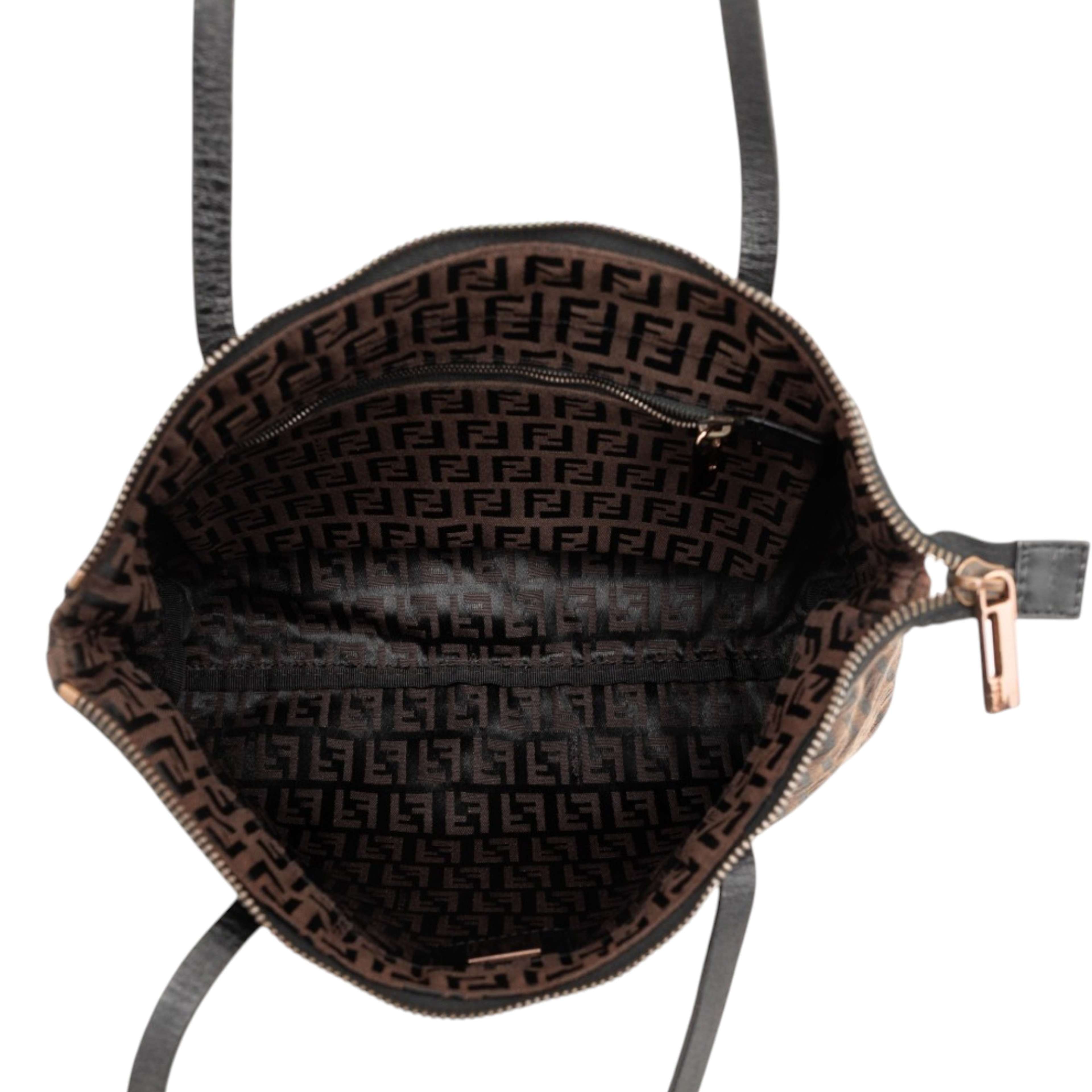 Fendi Zucchino Canvas Tote, från Luxclusif, i färgen brun. Klicka för att öppna bilden i stort format