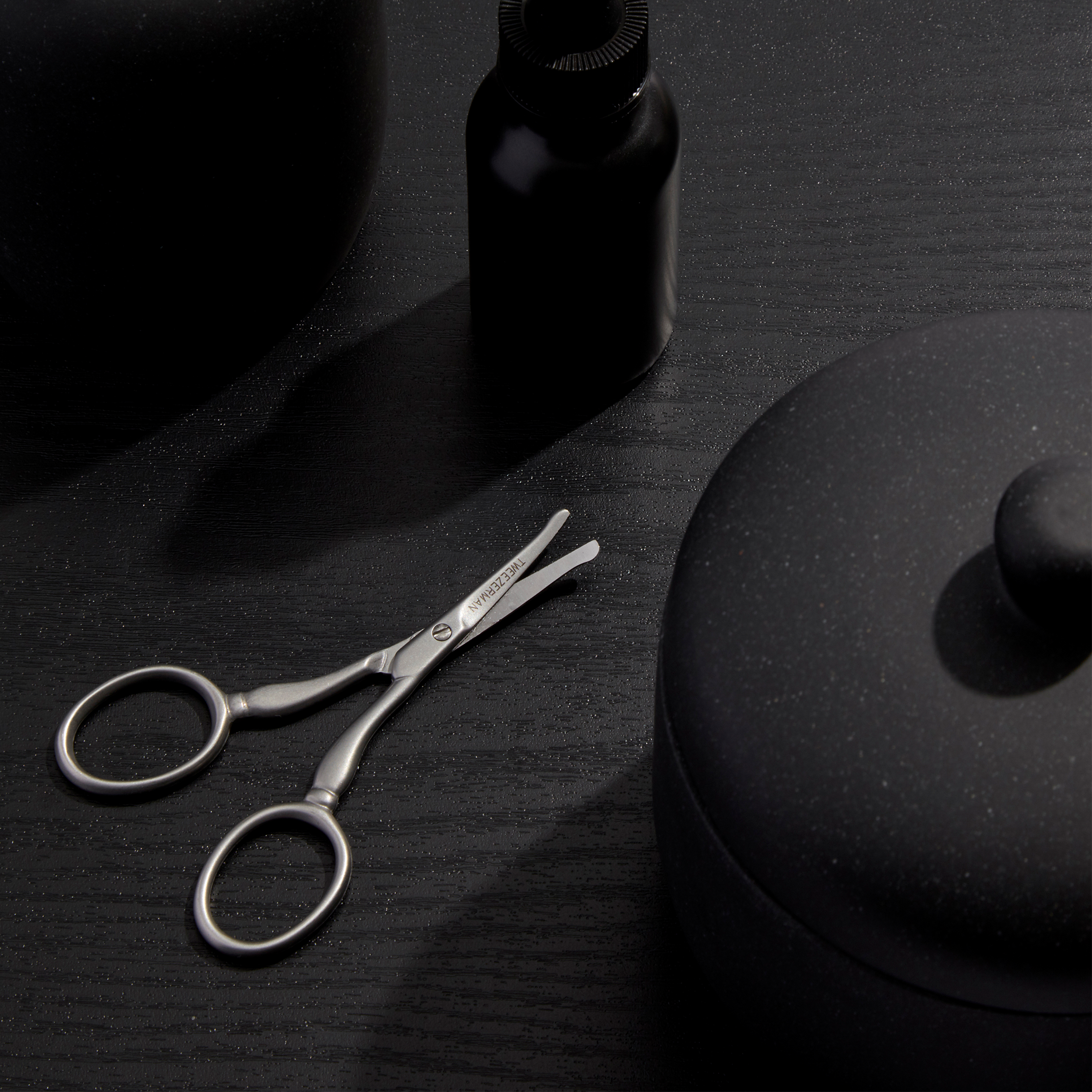 Facial Hair Scissors, från Tweezerman. Klicka för att öppna bilden i stort format