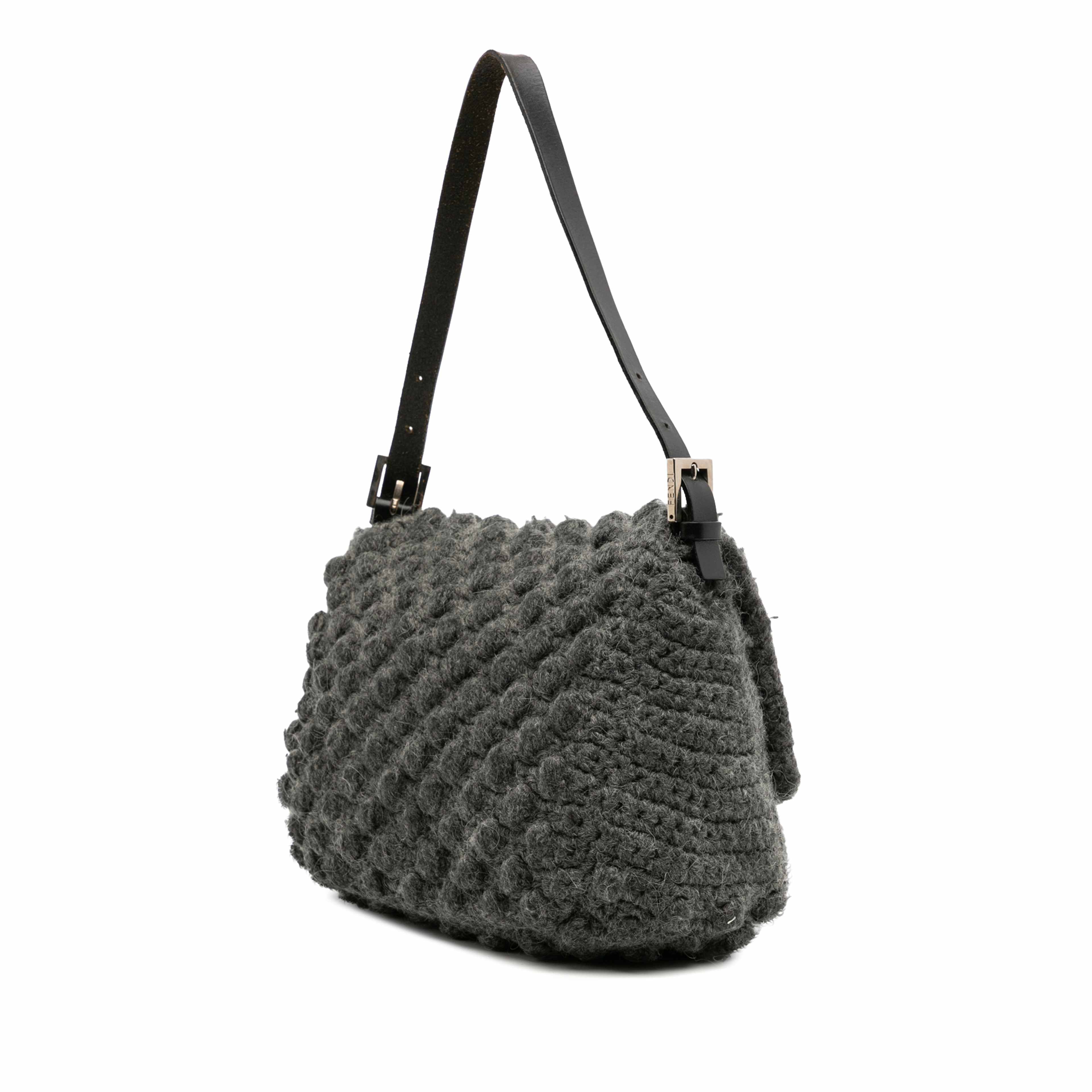 Fendi Crochet Wool Mamma Forever, från Luxclusif, i färgen gray. Klicka för att öppna bilden i stort format