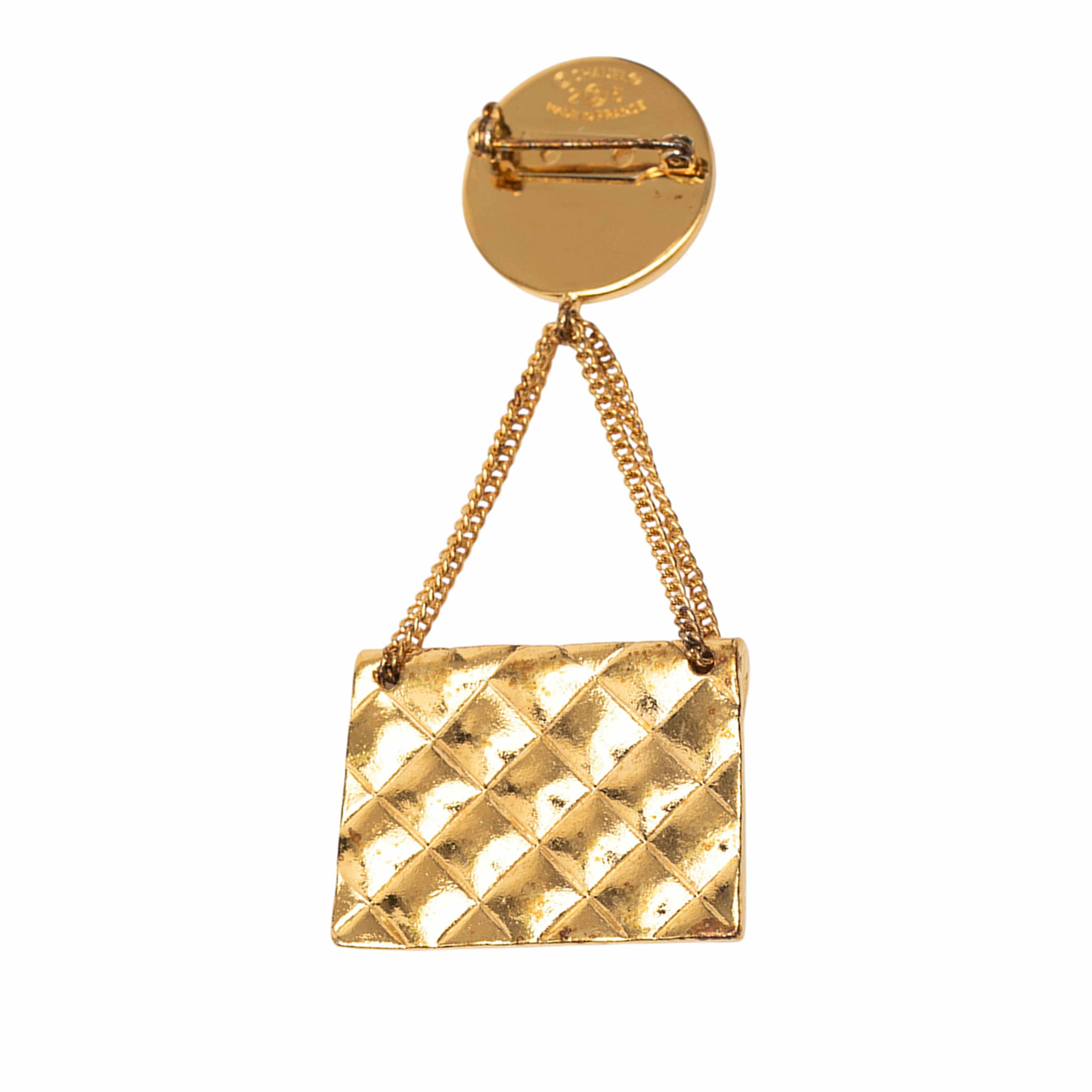 Chanel Gold Plated Cc Medallion Handbag Brooch, från Luxclusif, i färgen gold. Klicka för att öppna bilden i stort format