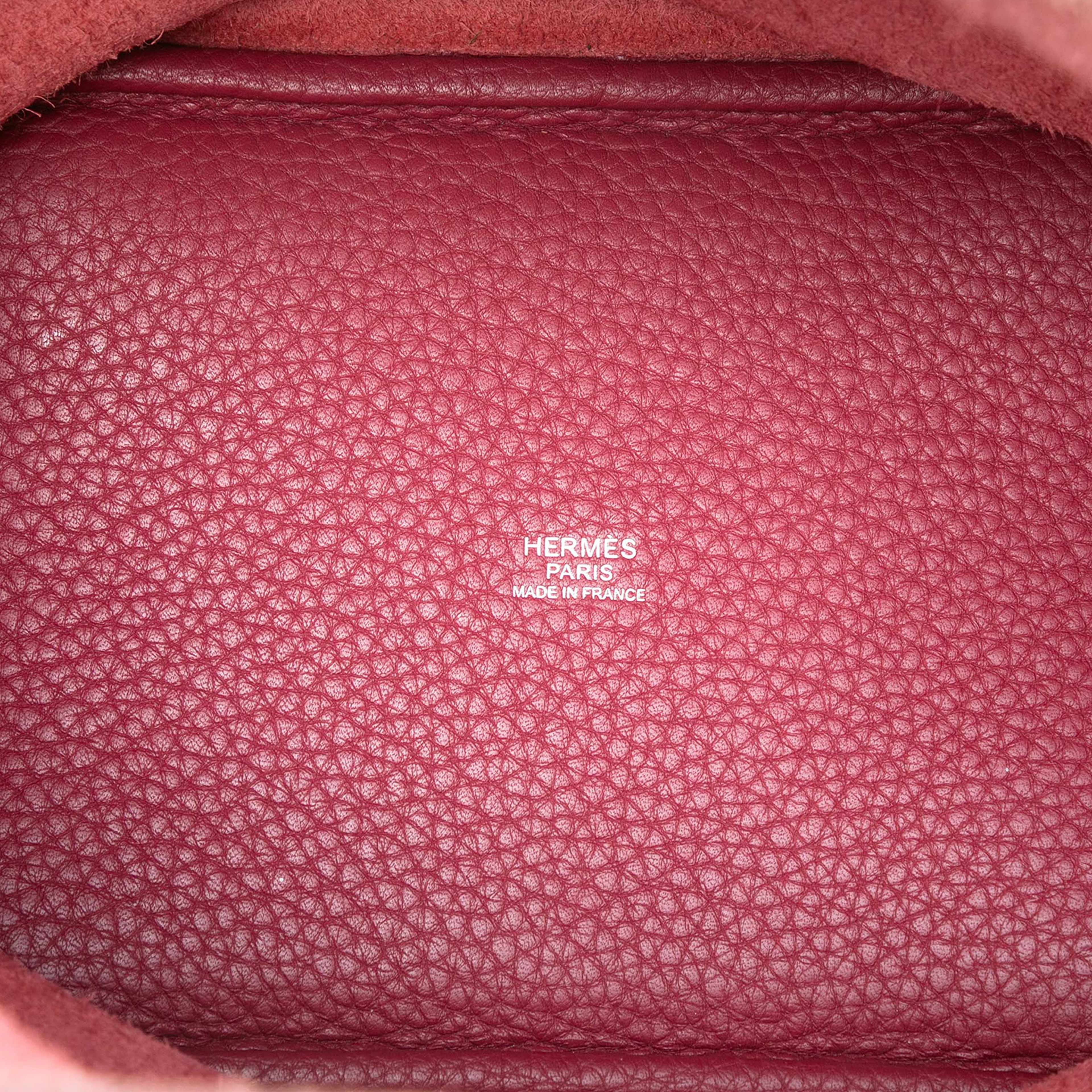 Hermès Clemence Picotin Lock 18, från Luxclusif, i färgen dark red. Klicka för att öppna bilden i stort format