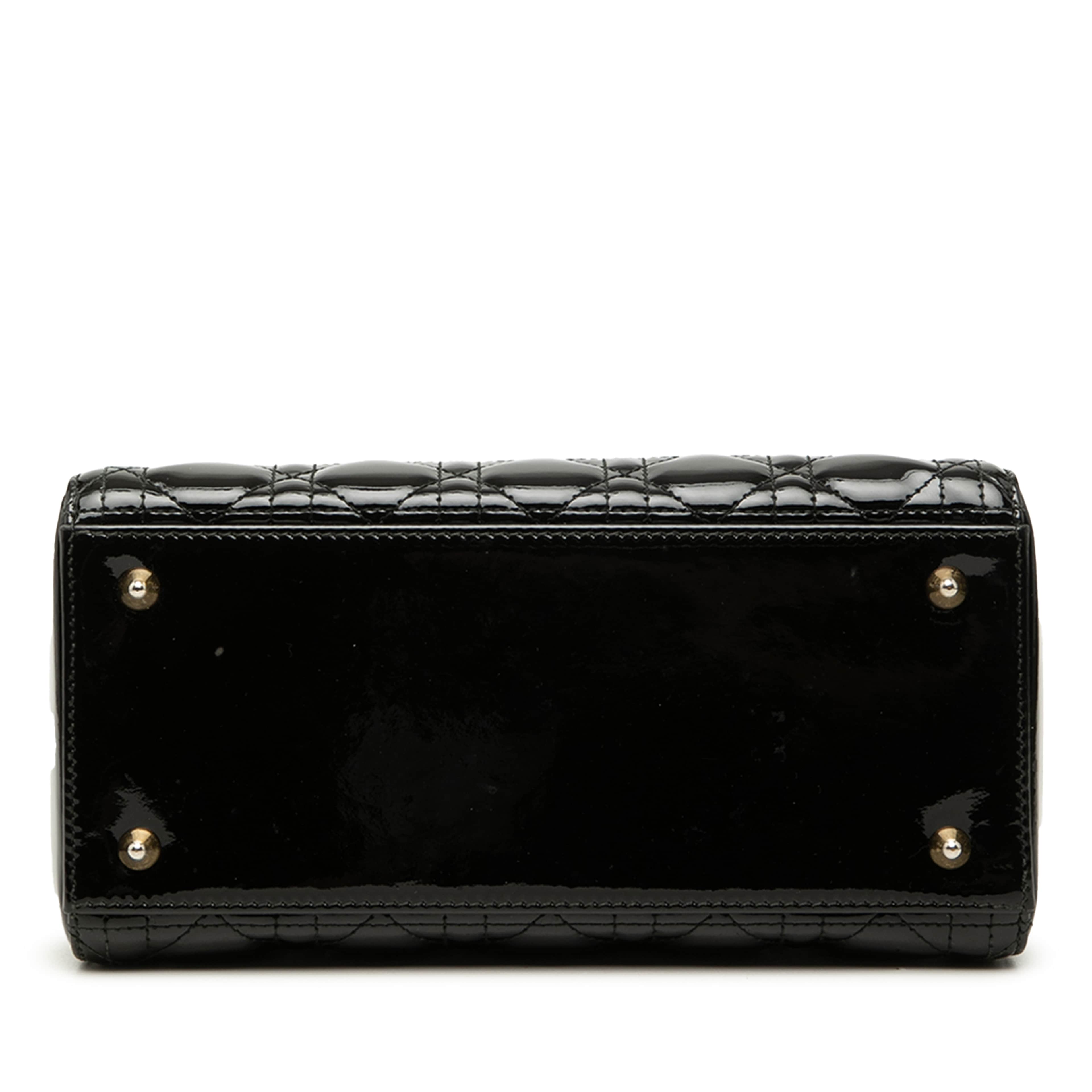 Dior Medium Patent Cannage Lady Dior, från Luxclusif, i färgen svart. Klicka för att öppna bilden i stort format