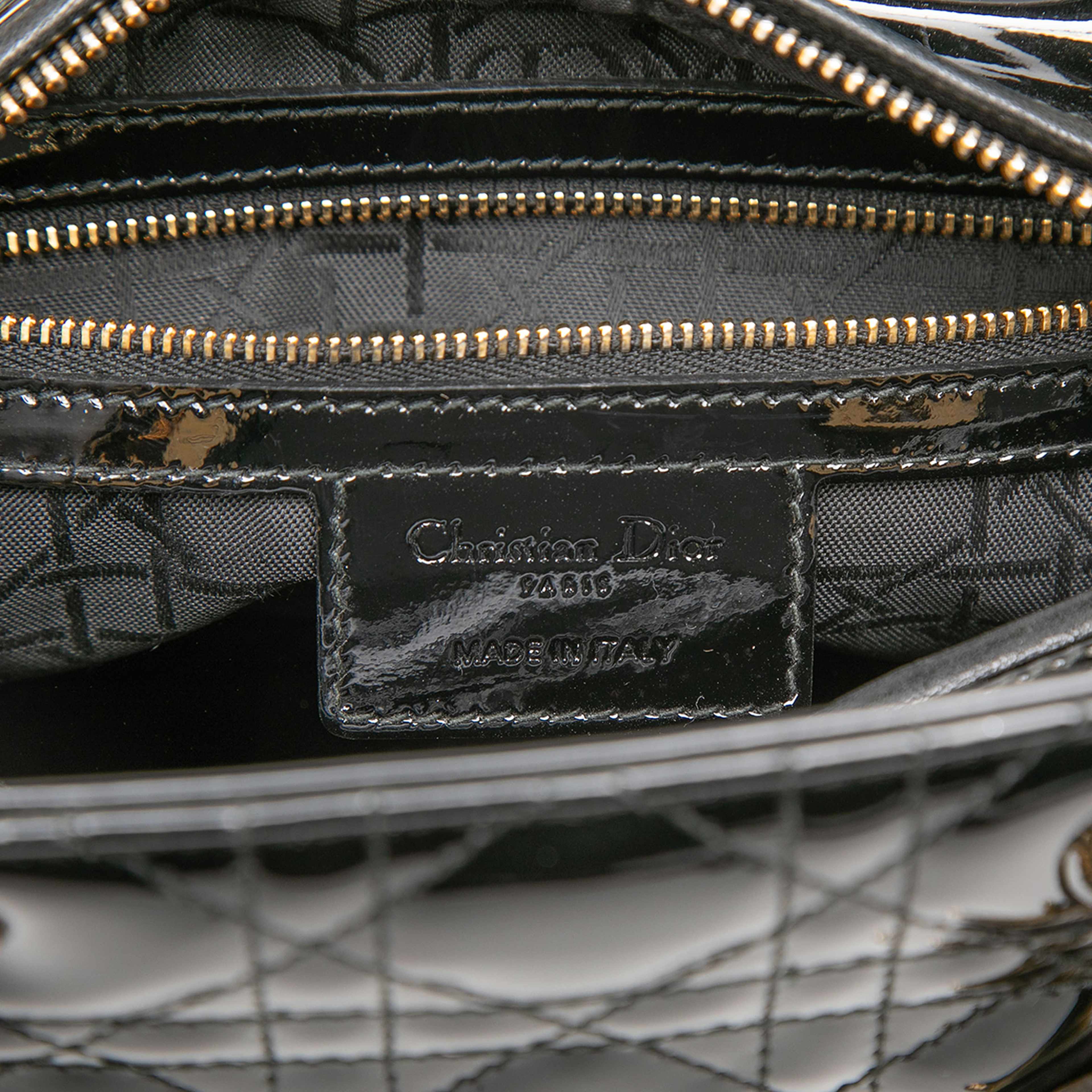 Dior Medium Patent Cannage Lady Dior, från Luxclusif, i färgen svart. Klicka för att öppna bilden i stort format