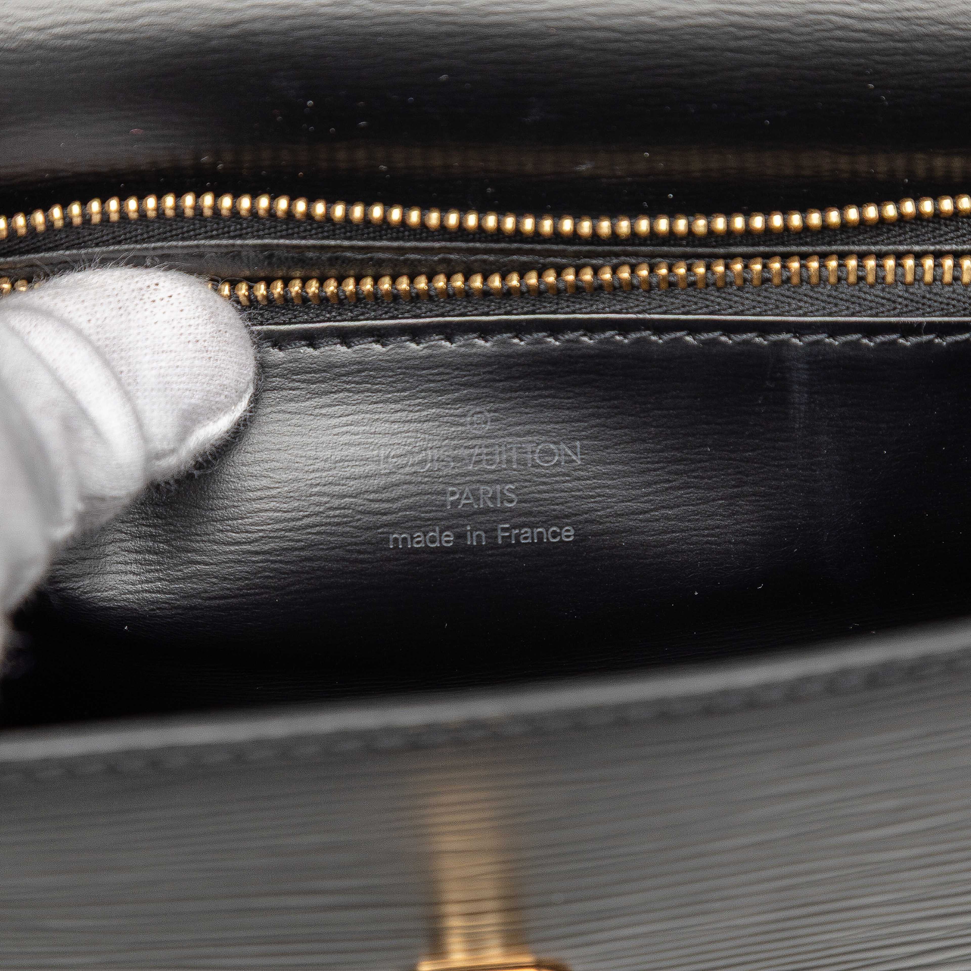 Louis Vuitton Epi Malesherbes, från Luxclusif, i färgen black. Klicka för att öppna bilden i stort format