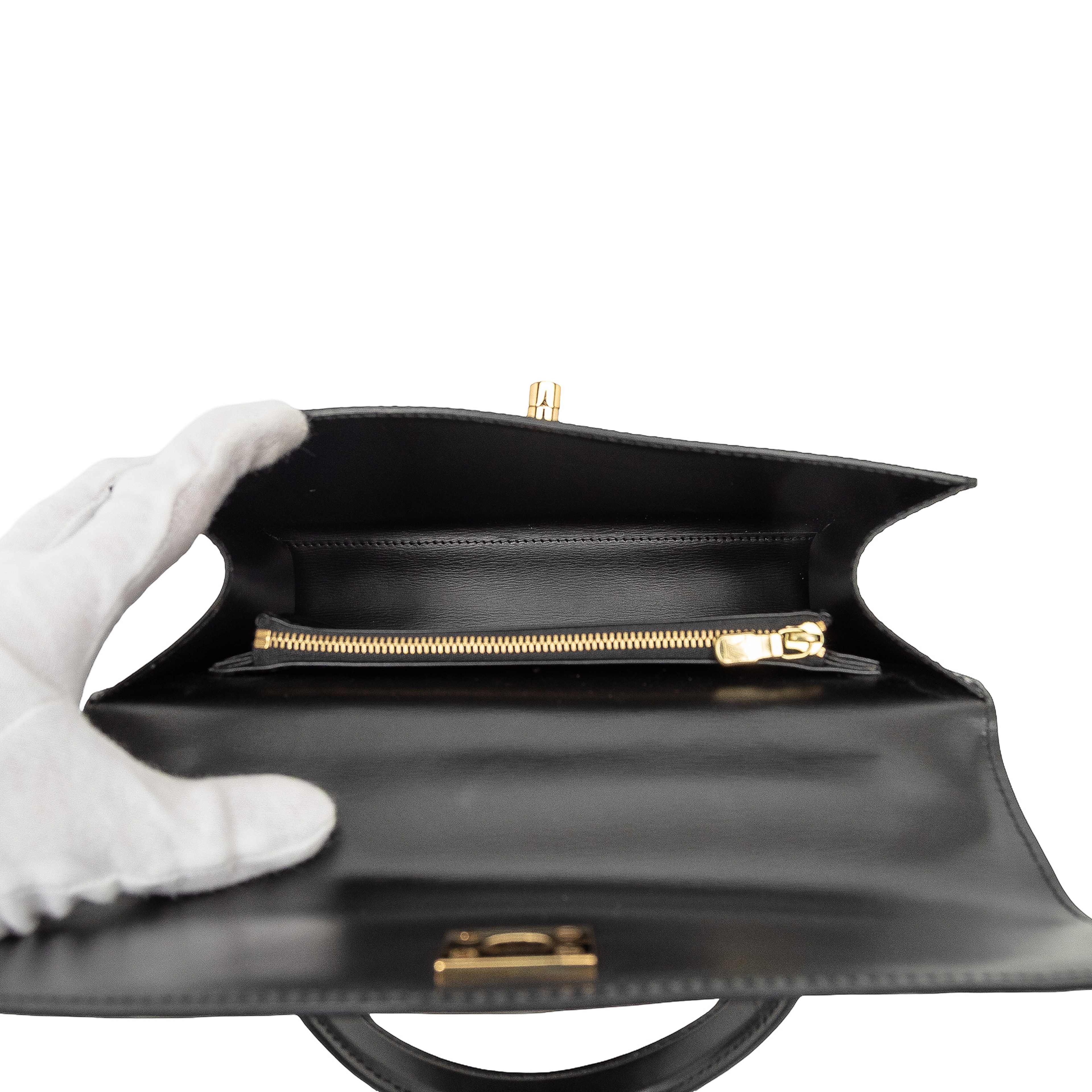 Louis Vuitton Epi Malesherbes, från Luxclusif, i färgen black. Klicka för att öppna bilden i stort format