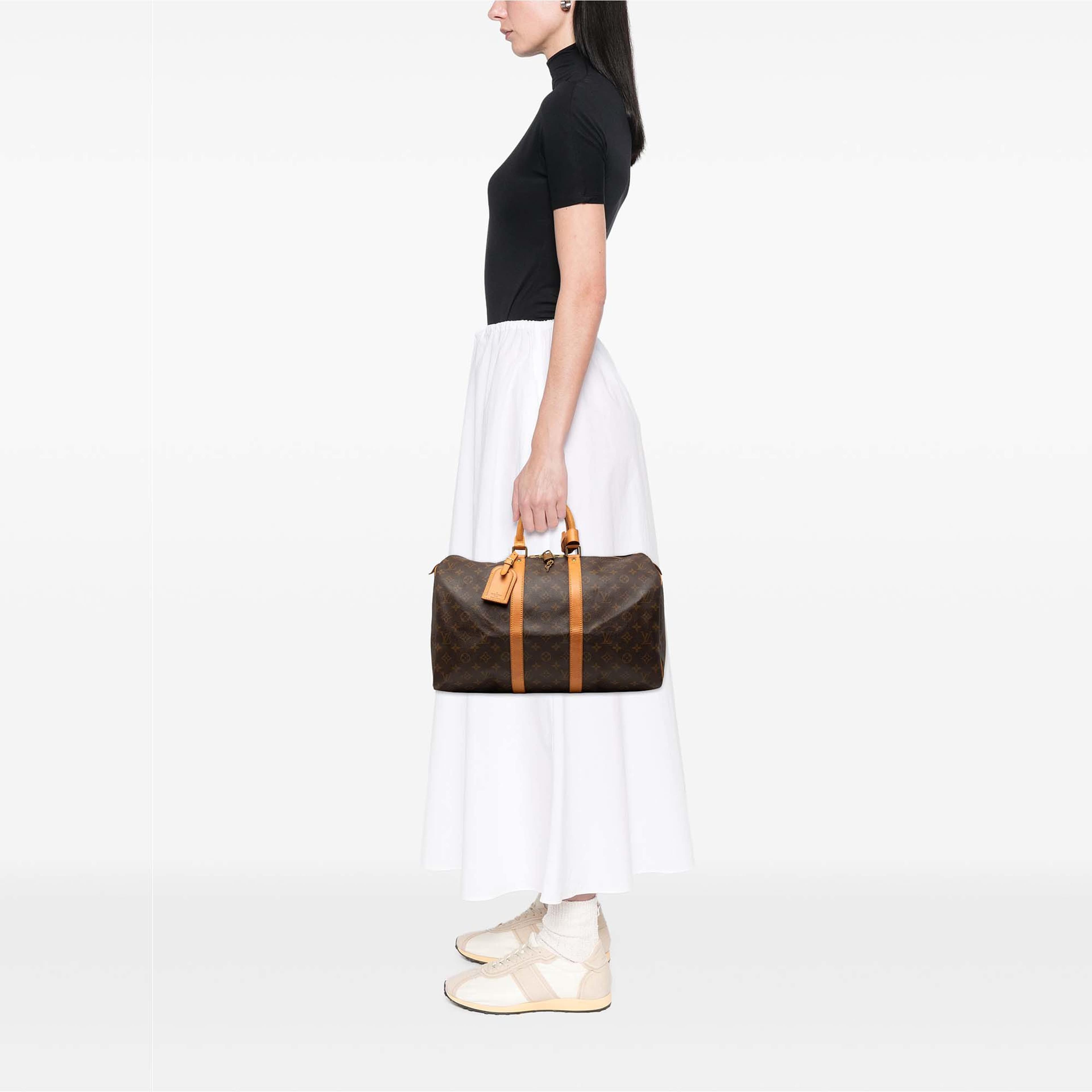 Louis Vuitton Monogram Keepall 45, från Luxclusif, i färgen brun. Klicka för att öppna bilden i stort format