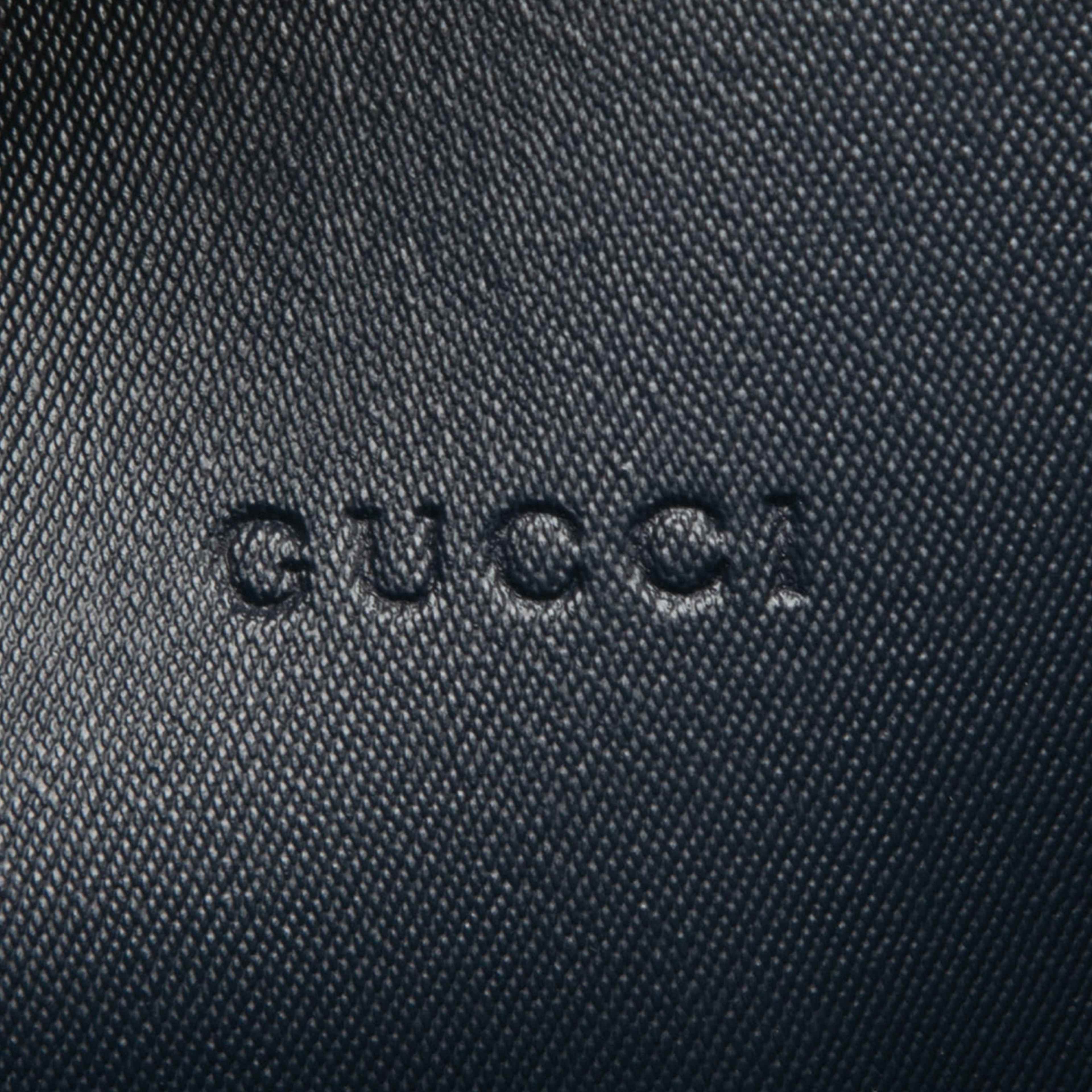 Gucci Gg Supreme Blooms Reversible Tote, från Luxclusif, i färgen beige. Klicka för att öppna bilden i stort format