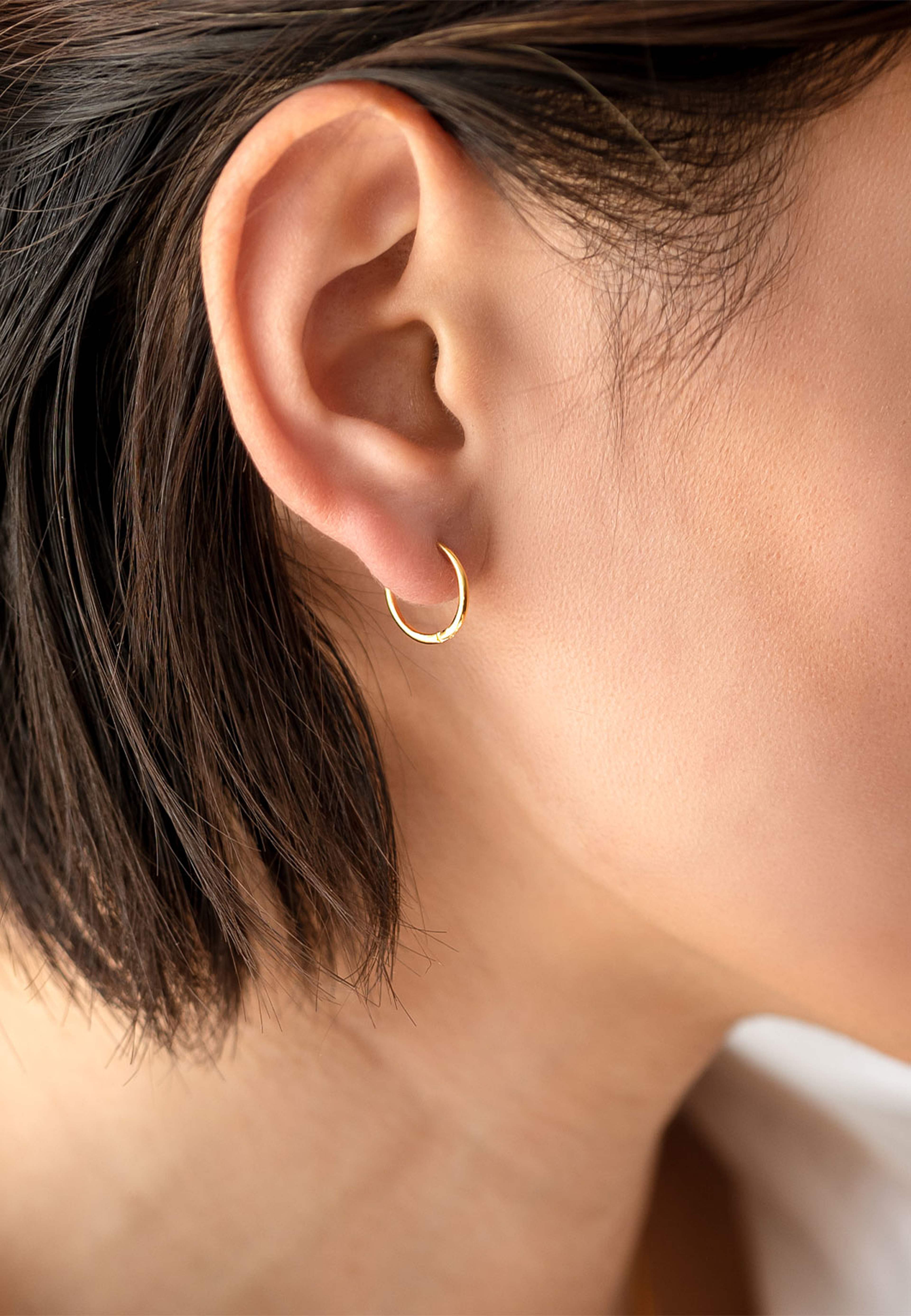 Beloved Small Hoops Gold, från Syster P, i färgen Gold. Klicka för att öppna bilden i stort format