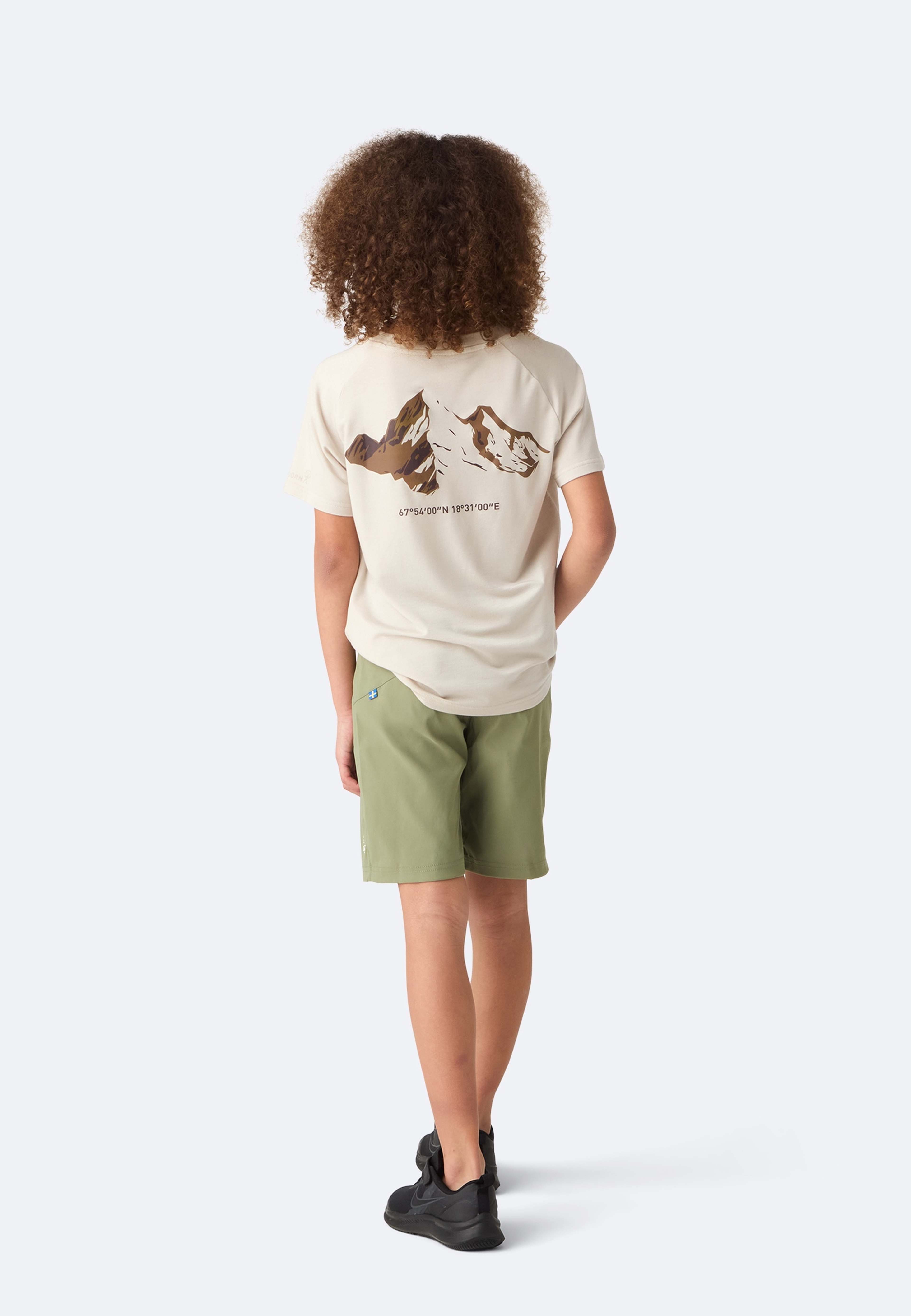 Isbjörn Fox Shorts, från ISBJÖRN of Sweden, i färgen moss. Klicka för att öppna bilden i stort format