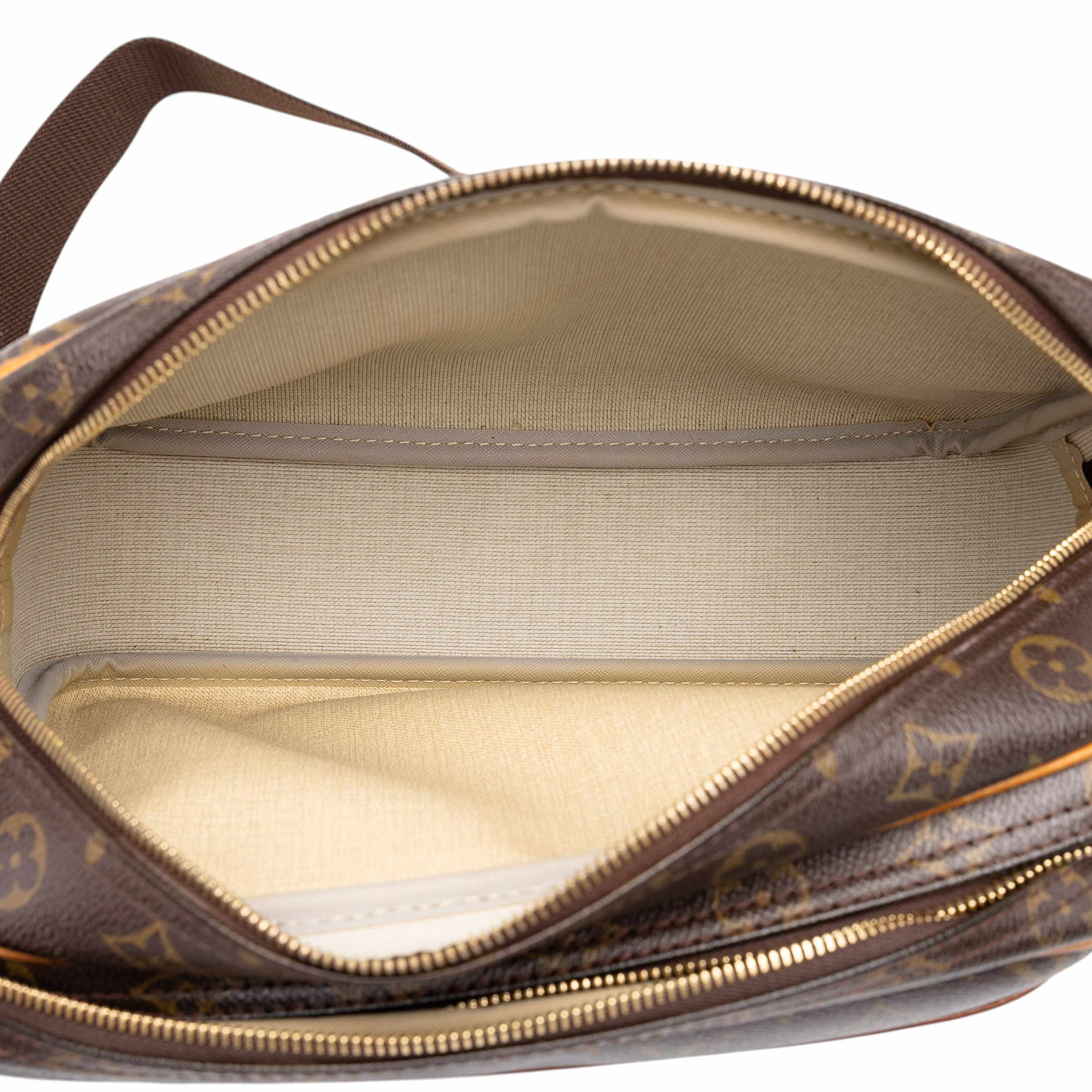 Louis Vuitton Monogram Reporter Pm, från Luxclusif, i färgen brun. Klicka för att öppna bilden i stort format