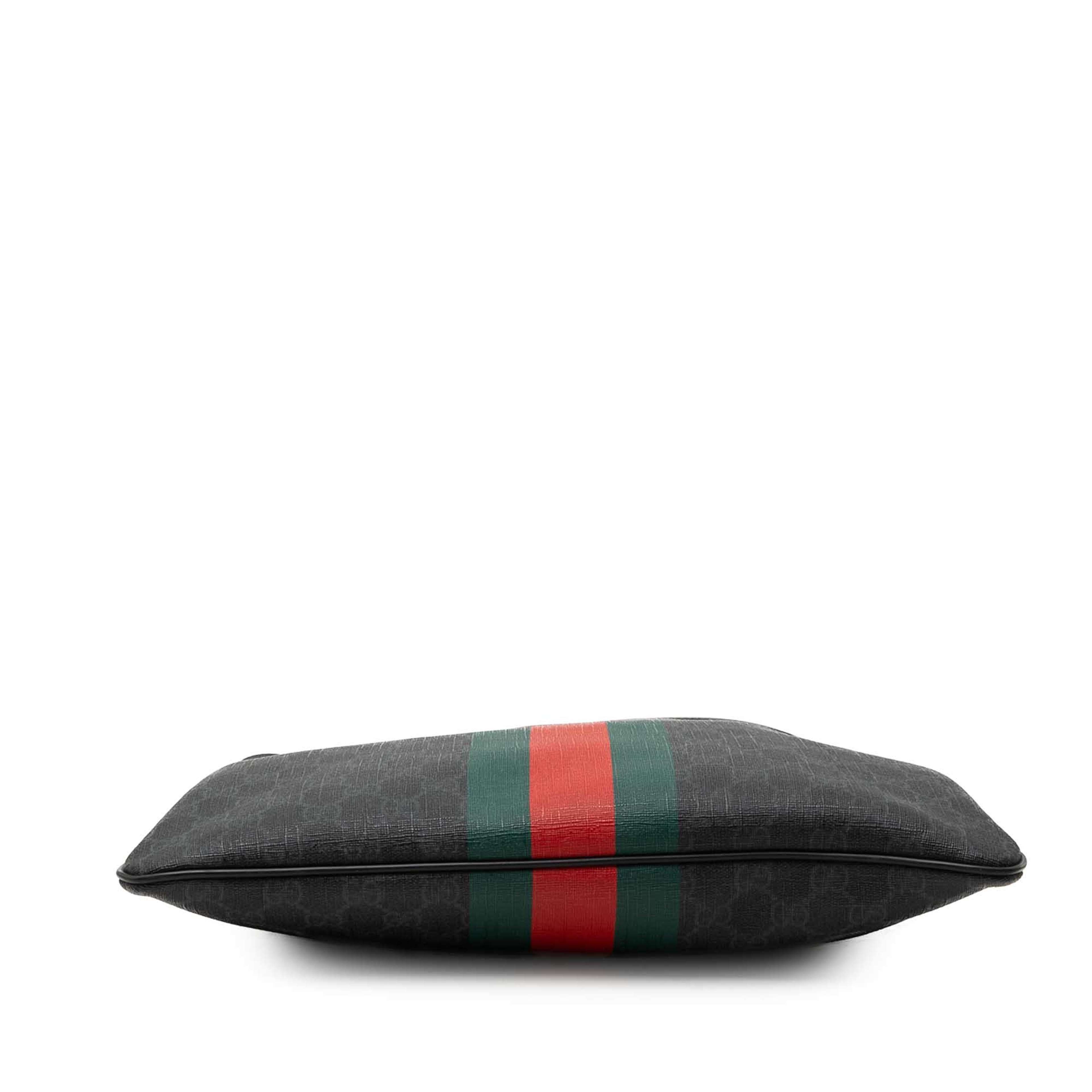 Gucci Gg Supreme Web Crossbody, från Luxclusif, i färgen grå. Klicka för att öppna bilden i stort format