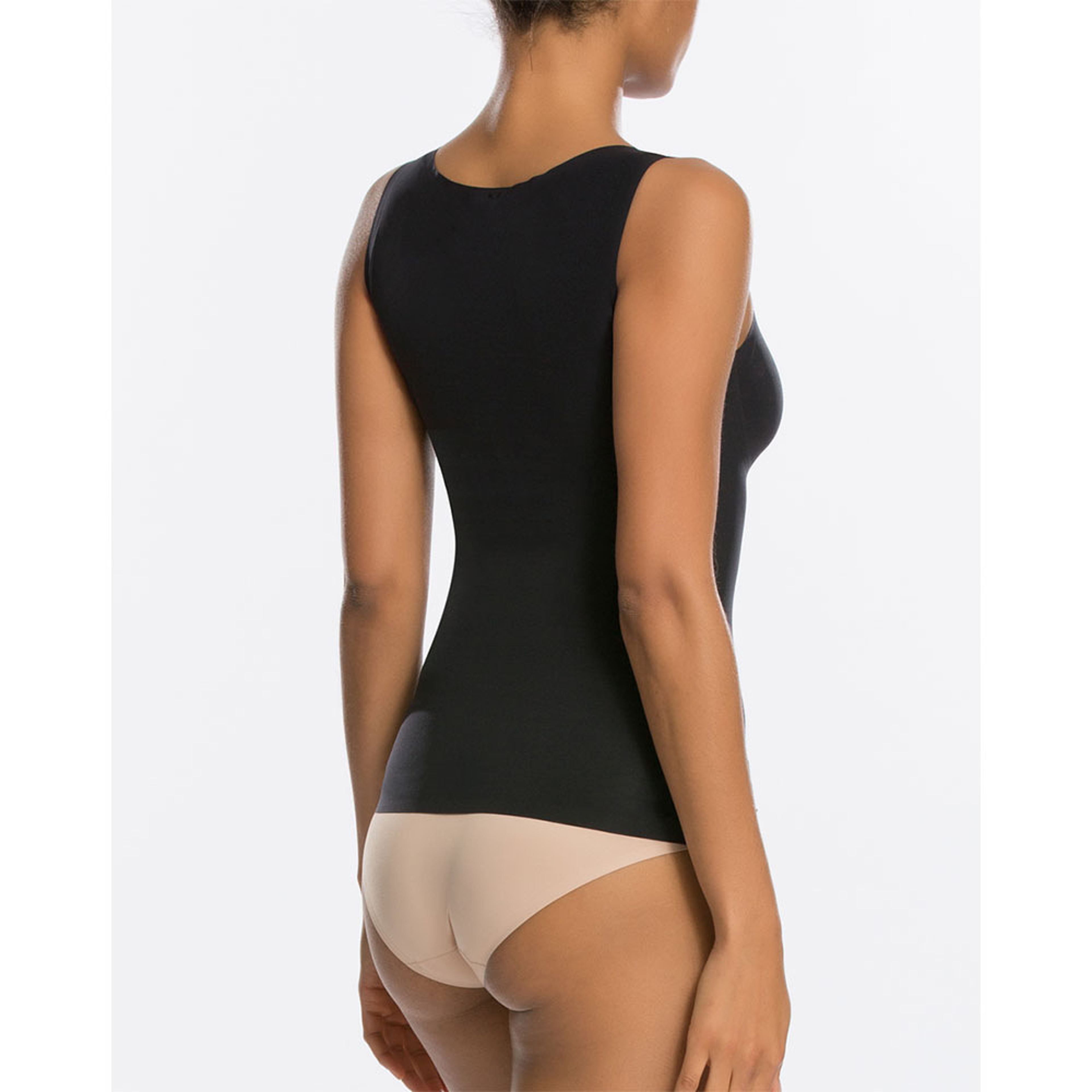 Tank 10039R, från Spanx, i färgen Black. Klicka för att öppna bilden i stort format