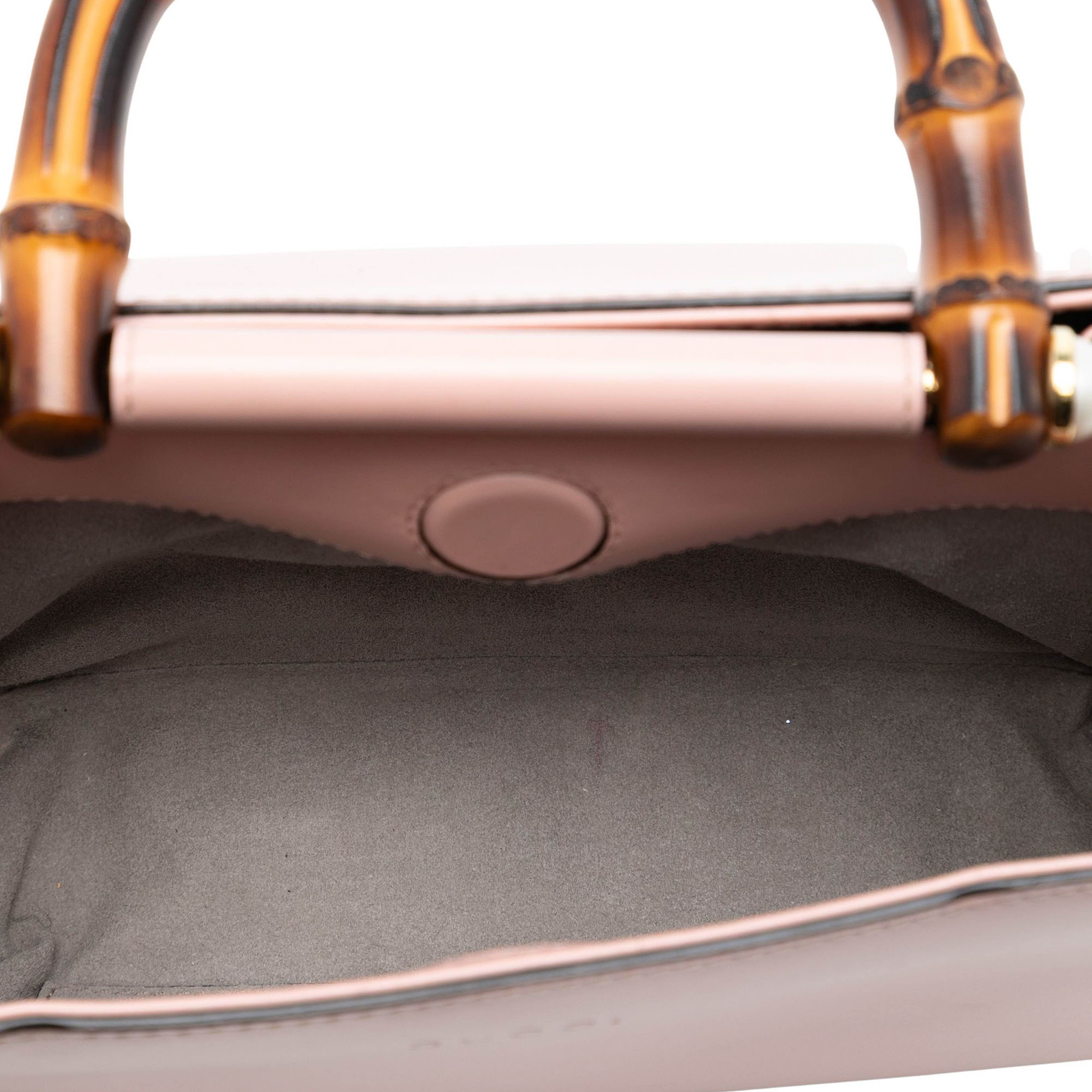 Gucci Mini Leather Bamboo Nymphaea Satchel, från Luxclusif, i färgen pink. Klicka för att öppna bilden i stort format