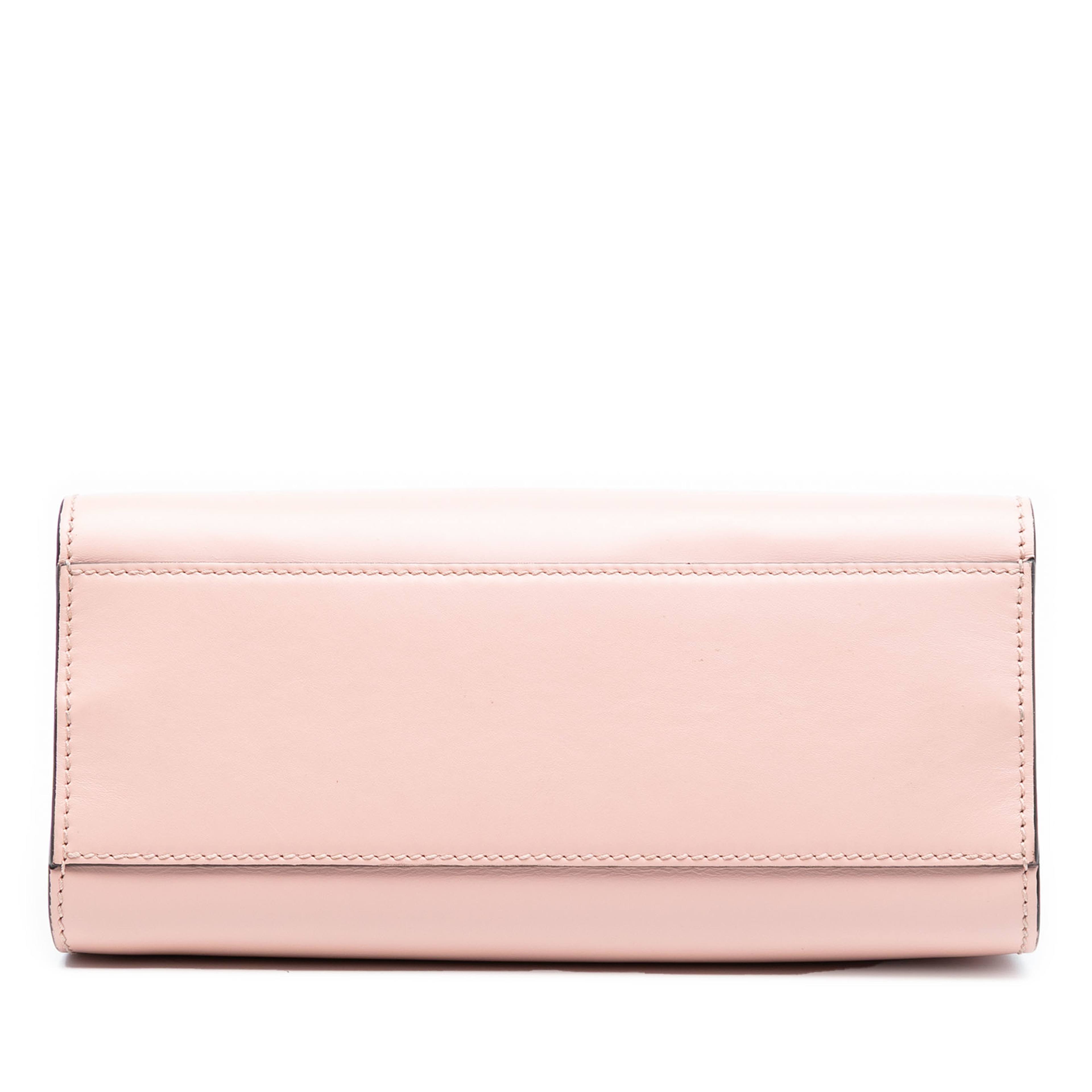 Gucci Mini Leather Bamboo Nymphaea Satchel, från Luxclusif, i färgen pink. Klicka för att öppna bilden i stort format