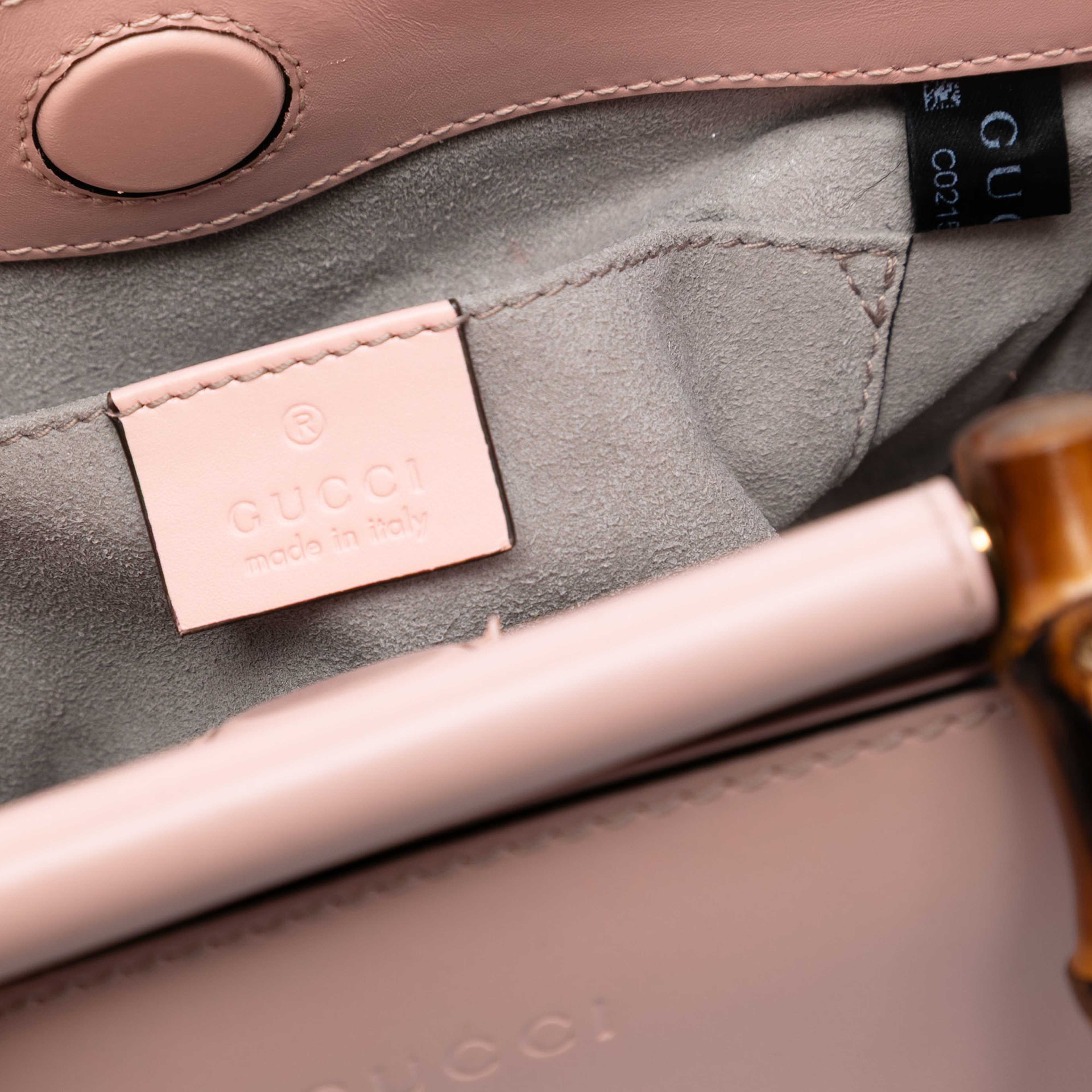 Gucci Mini Leather Bamboo Nymphaea Satchel, från Luxclusif, i färgen pink. Klicka för att öppna bilden i stort format