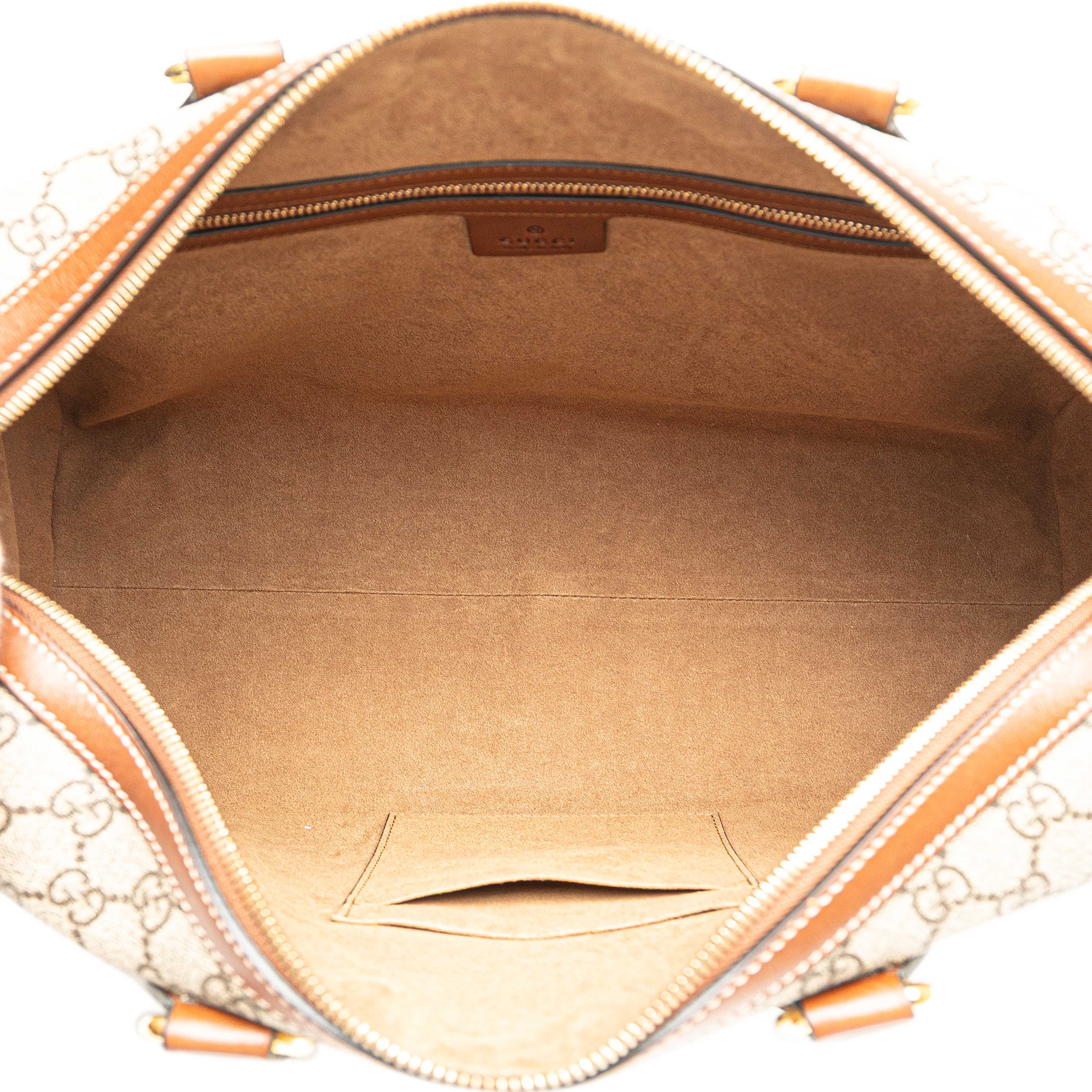 Gucci Medium Gg Supreme Satchel, från Luxclusif, i färgen beige. Klicka för att öppna bilden i stort format