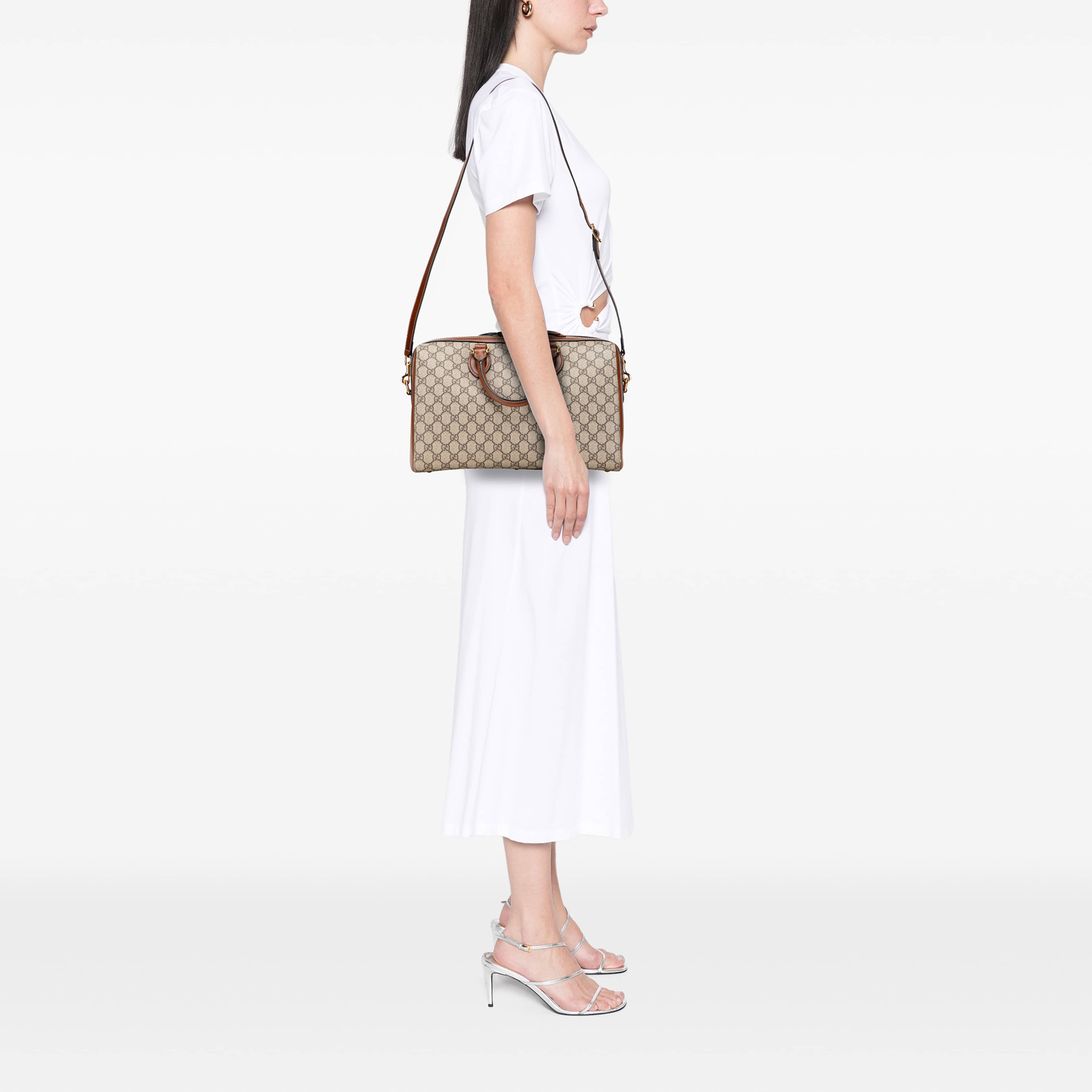 Gucci Medium Gg Supreme Satchel, från Luxclusif, i färgen beige. Klicka för att öppna bilden i stort format