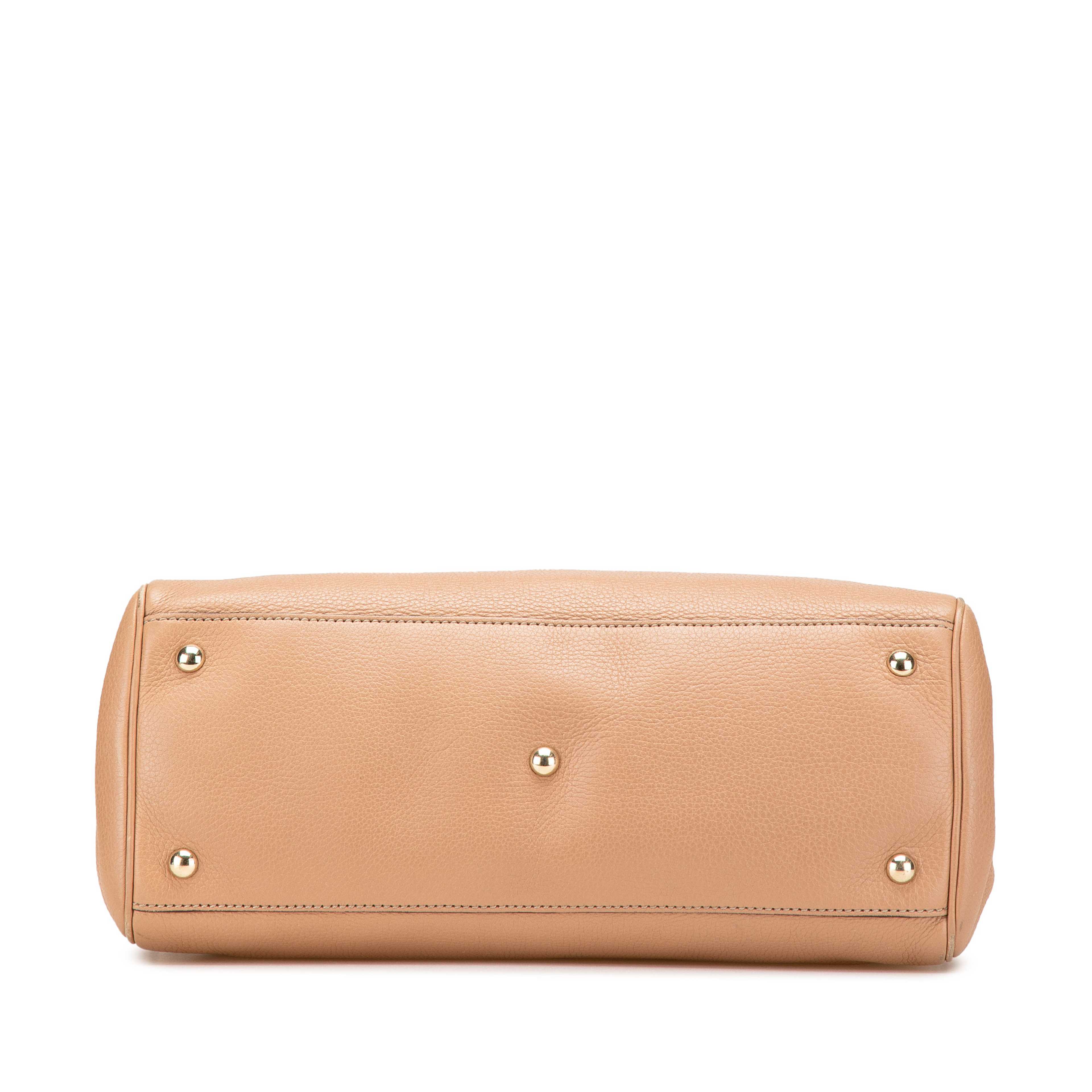 Gucci Medium Calfskin Bamboo Shopper Satchel, från Luxclusif, i färgen beige. Klicka för att öppna bilden i stort format