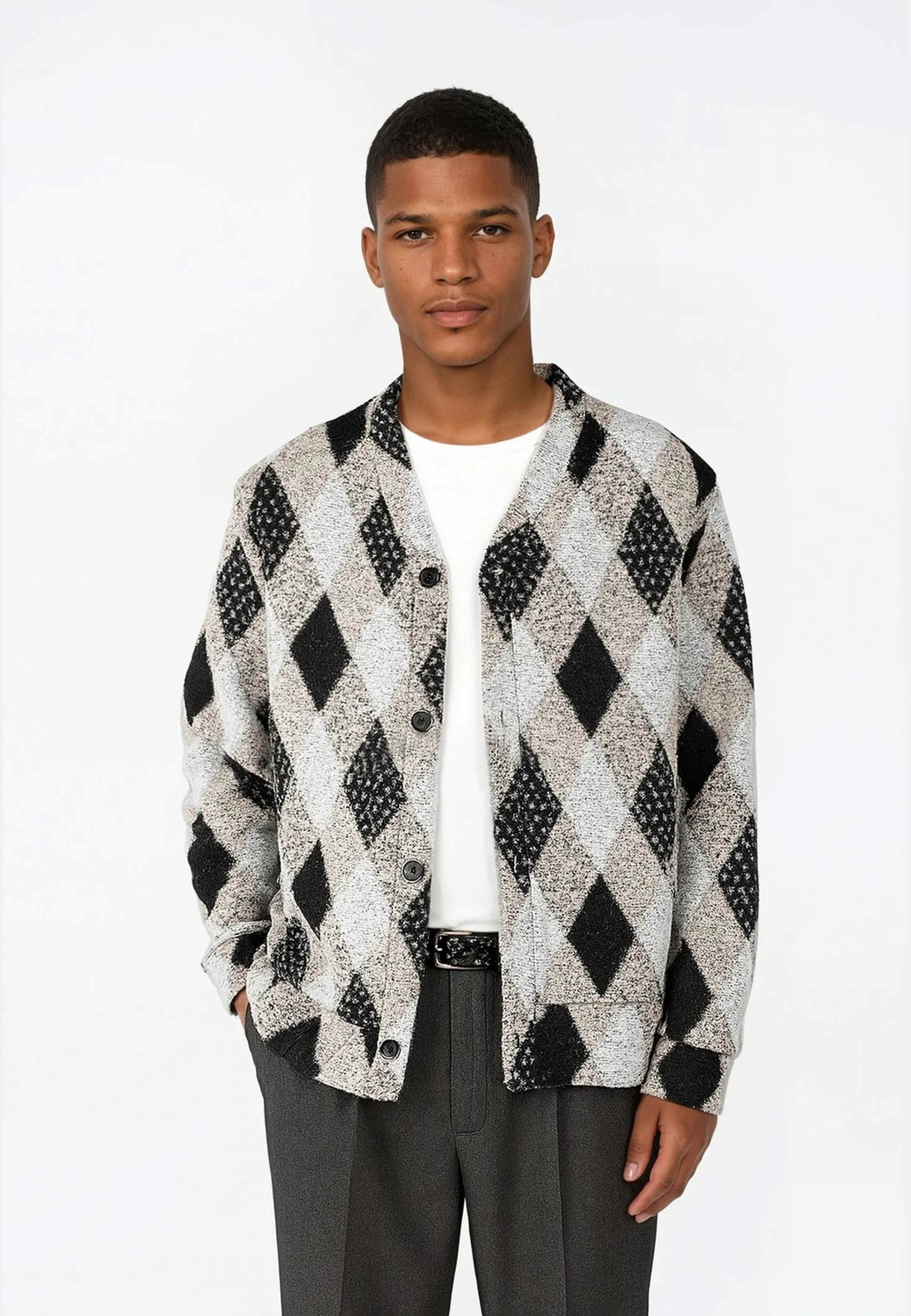 Parker Knitted Cardigan, från Ciszere, i färgen checked. Klicka för att öppna bilden i stort format