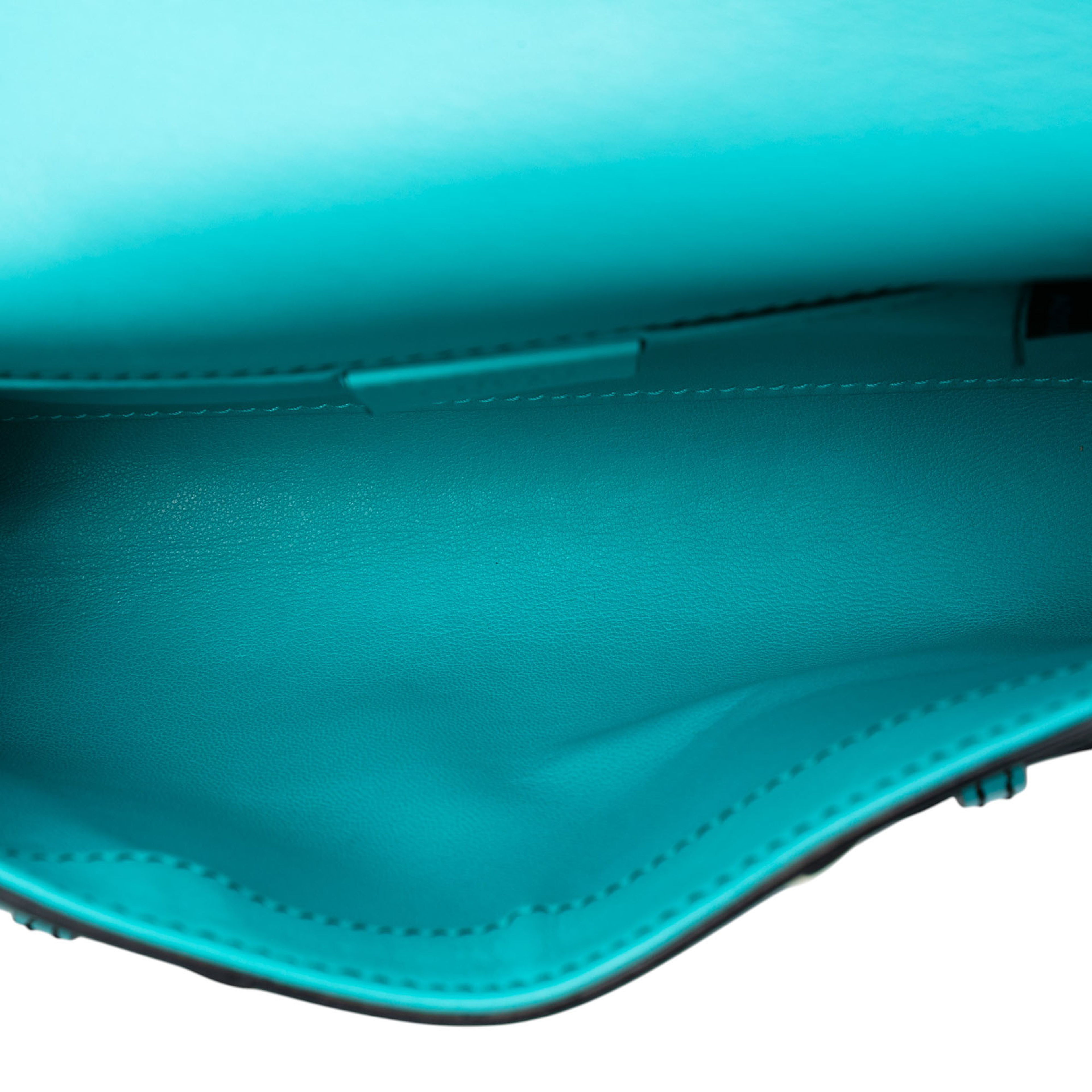 Gucci Small Leather Emily Crossbody, från Luxclusif, i färgen turquoise. Klicka för att öppna bilden i stort format