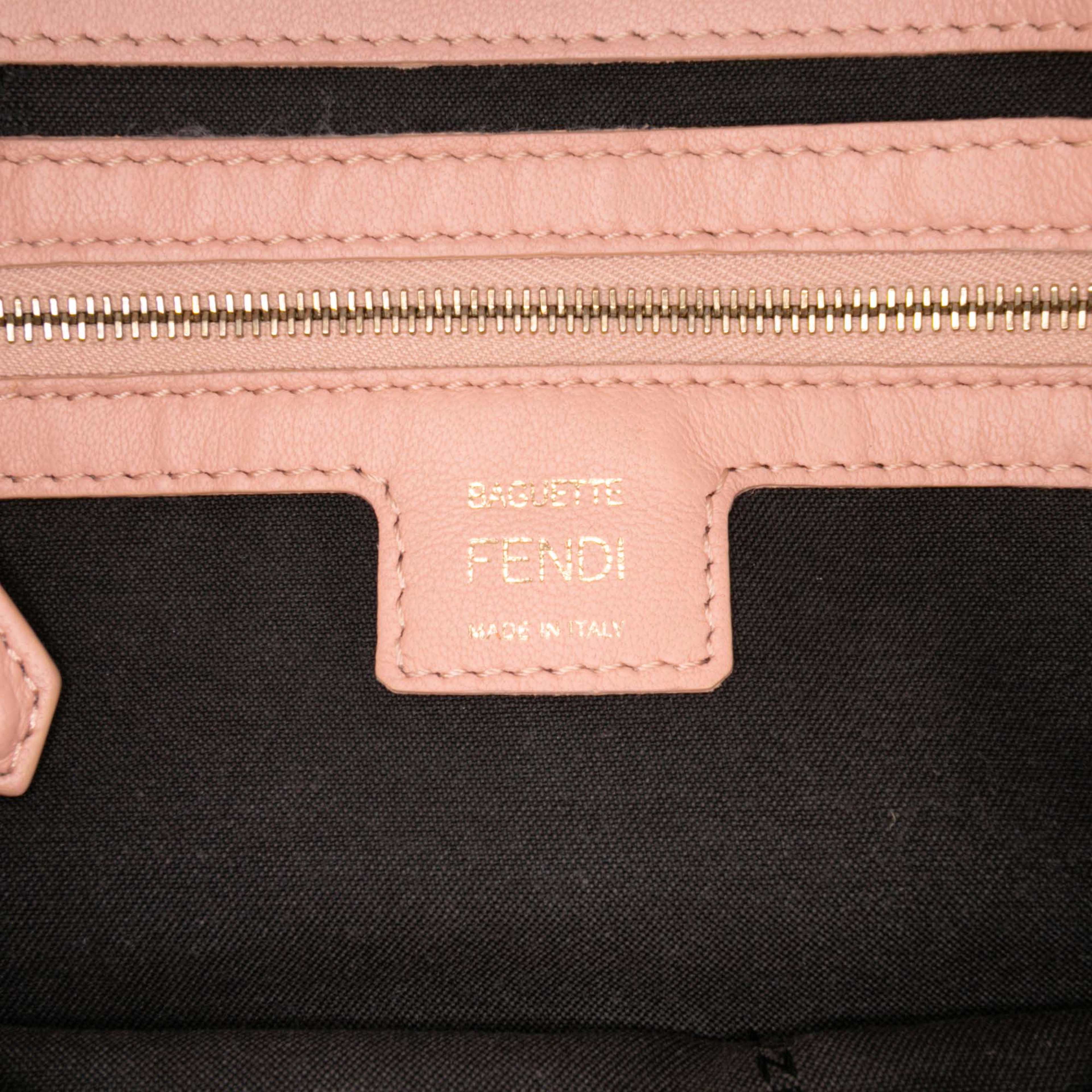 Fendi Zucca Embossed Leather Baguette Satchel, från Luxclusif, i färgen pink. Klicka för att öppna bilden i stort format