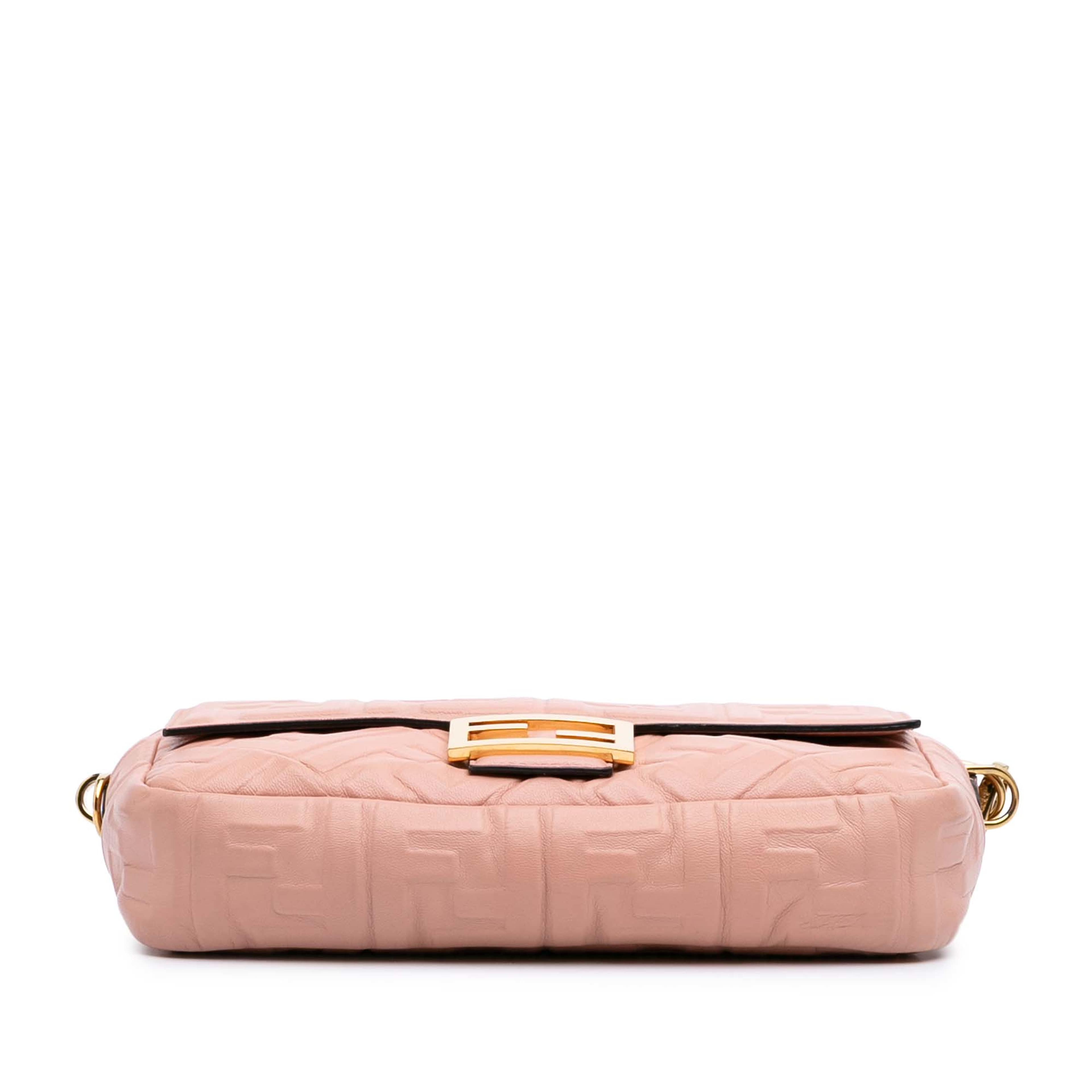 Fendi Zucca Embossed Leather Baguette Satchel, från Luxclusif, i färgen pink. Klicka för att öppna bilden i stort format