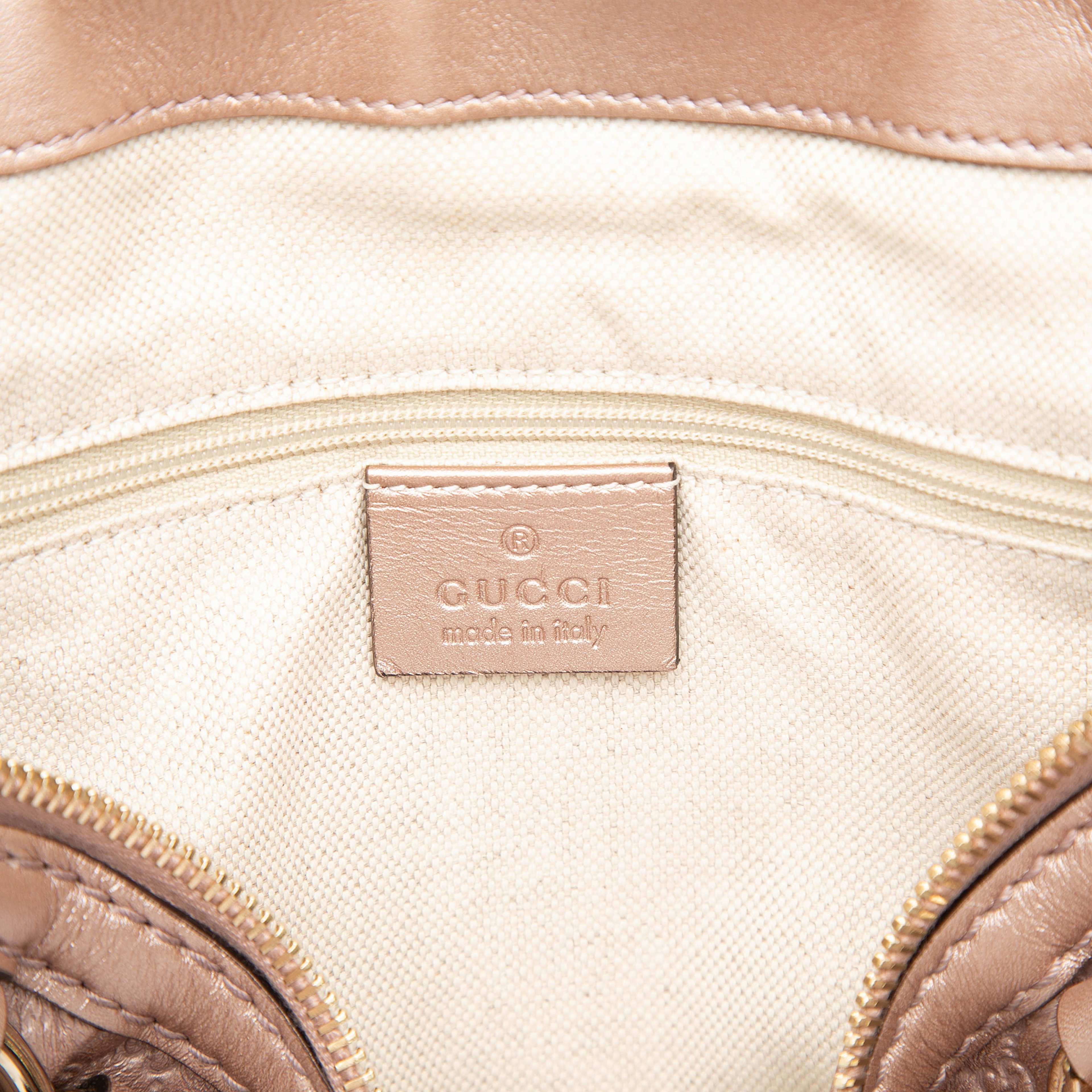 Gucci Metallic Microguccissima Sukey Satchel, från Luxclusif, i färgen light pink. Klicka för att öppna bilden i stort format