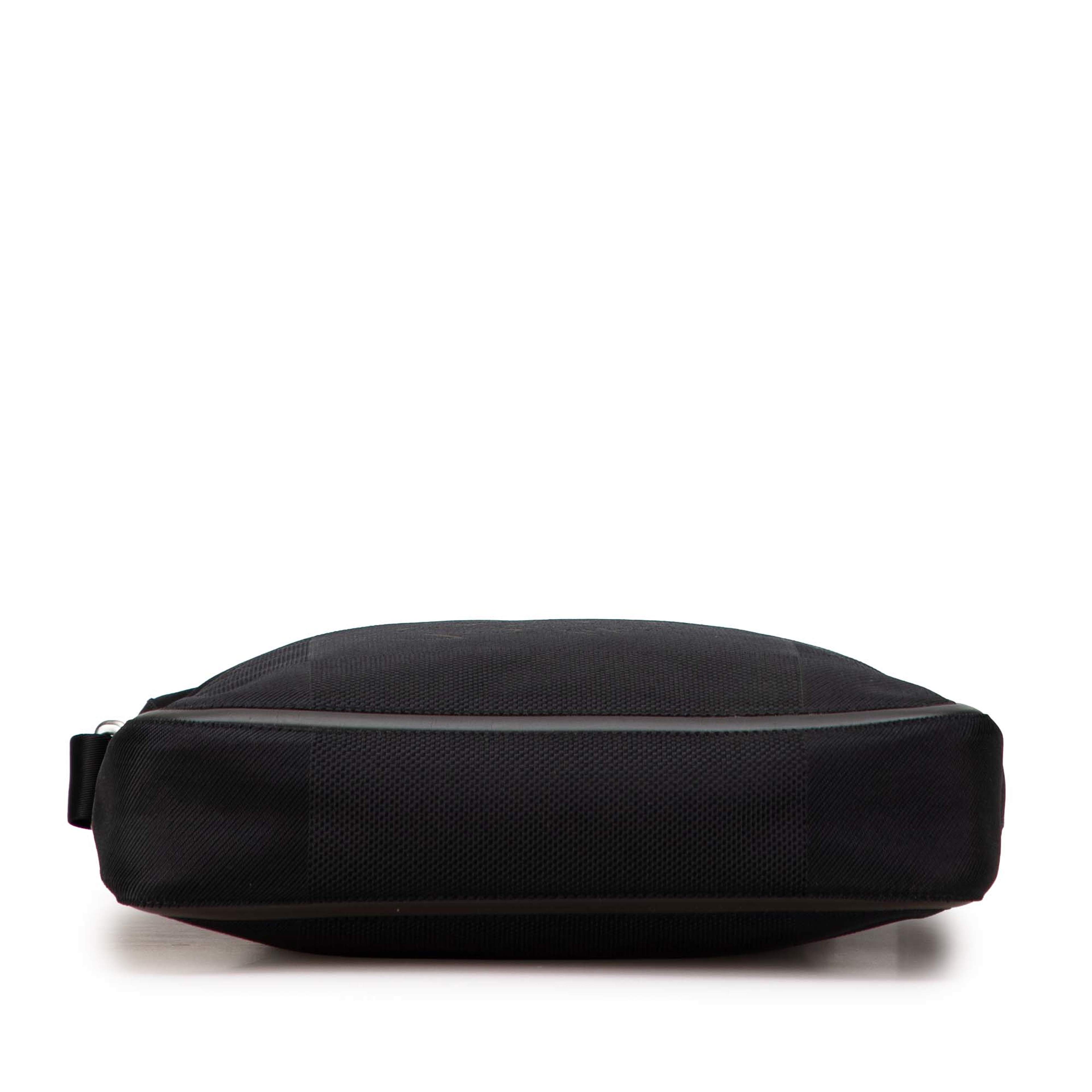 Louis Vuitton Damier Geant Compagnon, från Luxclusif, i färgen black. Klicka för att öppna bilden i stort format