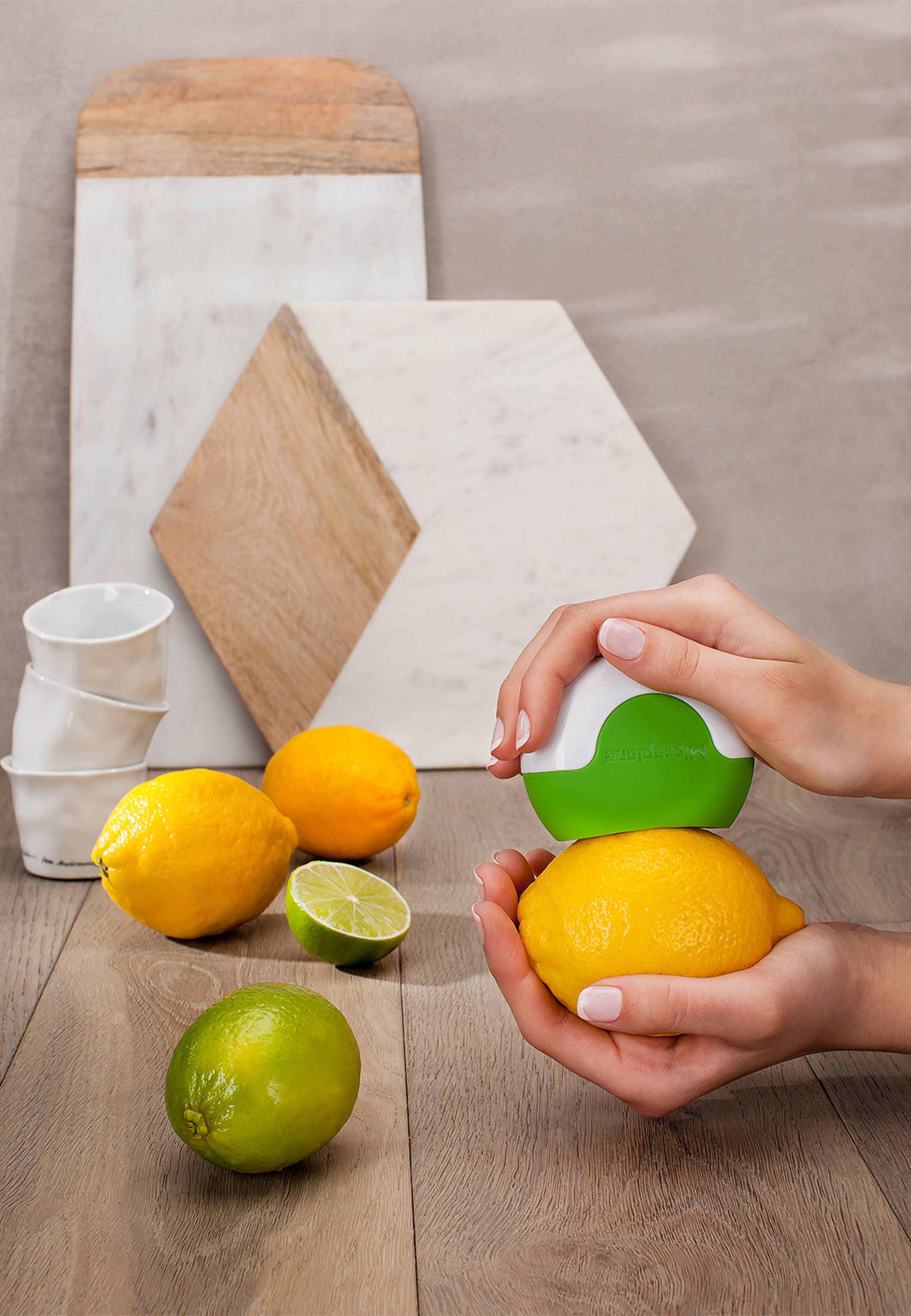 Flexi Zesti™ Citrusrivare med uppsamling, från Microplane, i färgen Grön. Klicka för att öppna bilden i stort format