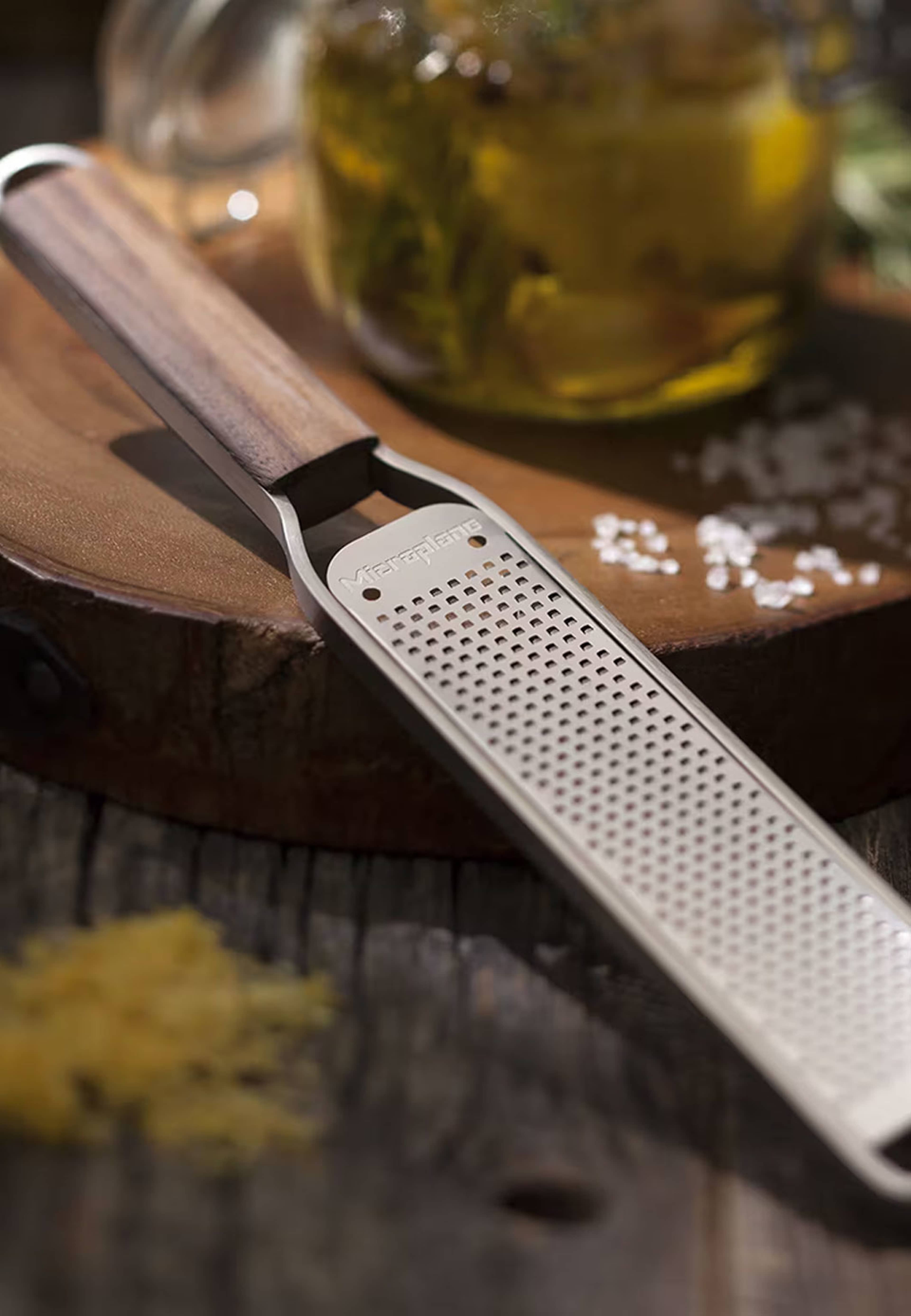 Master Zestjärn, från Microplane, i färgen Trä. Klicka för att öppna bilden i stort format