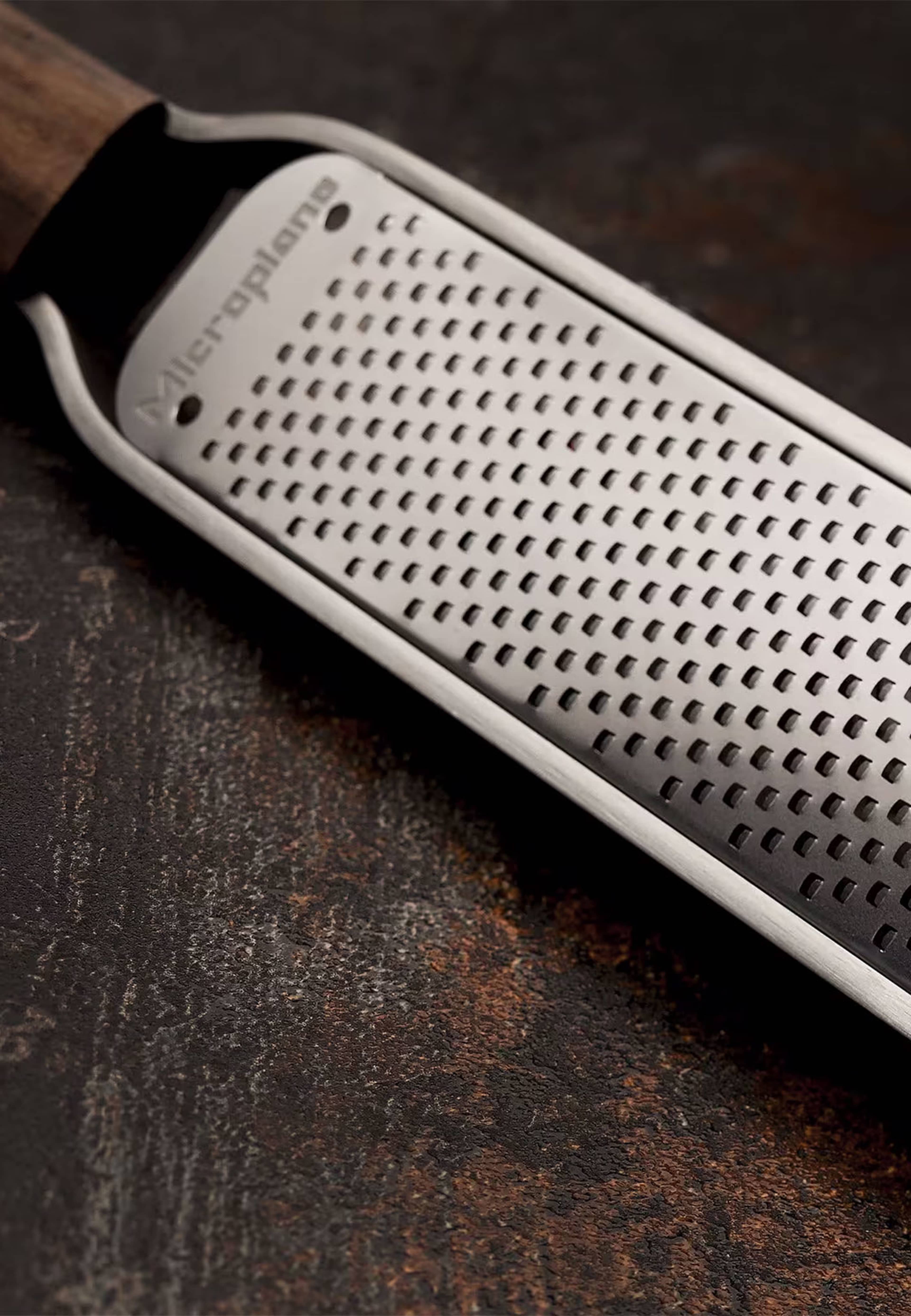 Master Zestjärn, från Microplane, i färgen Trä. Klicka för att öppna bilden i stort format