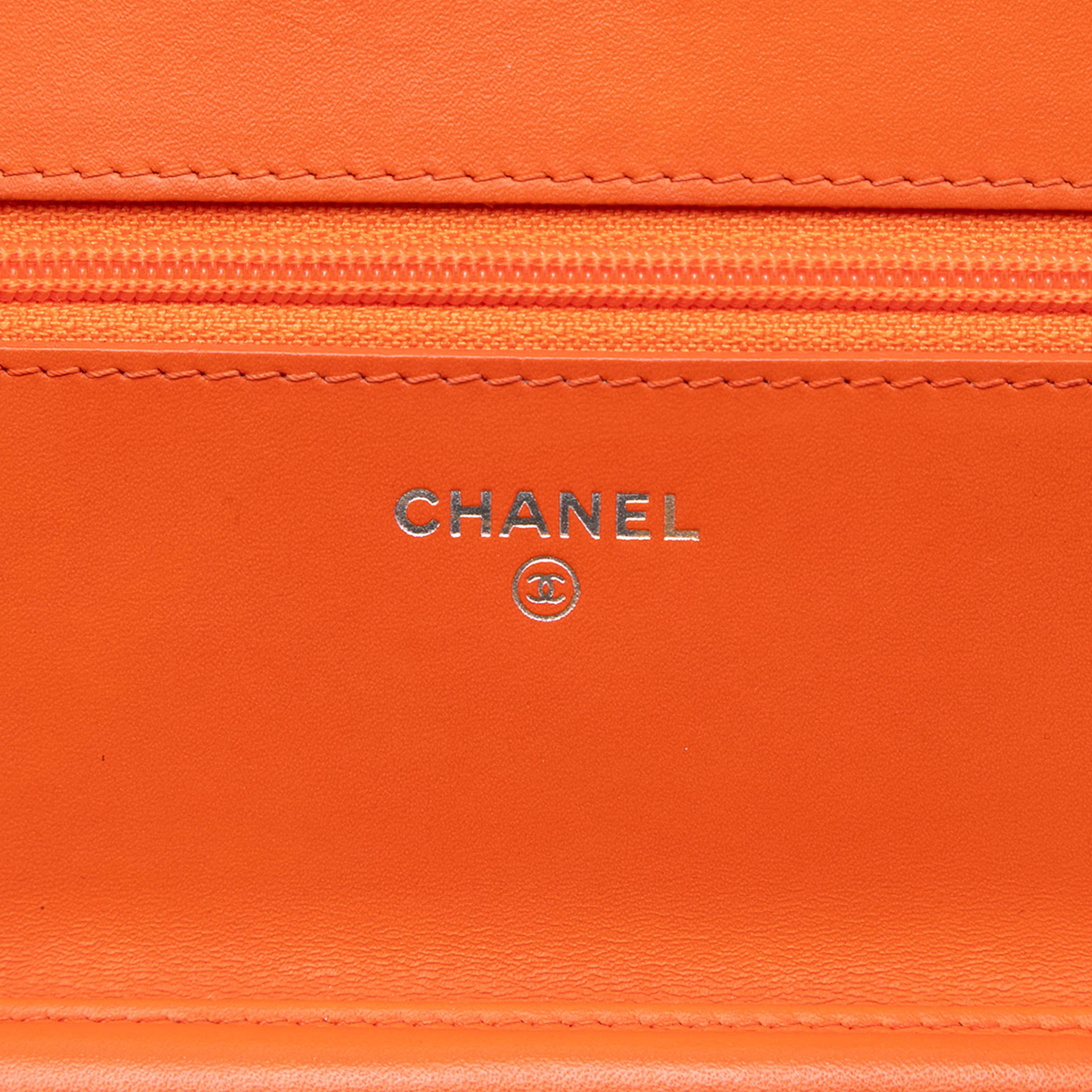 Chanel Cc Patent Caviar Wallet On Chain, från Luxclusif, i färgen orange. Klicka för att öppna bilden i stort format