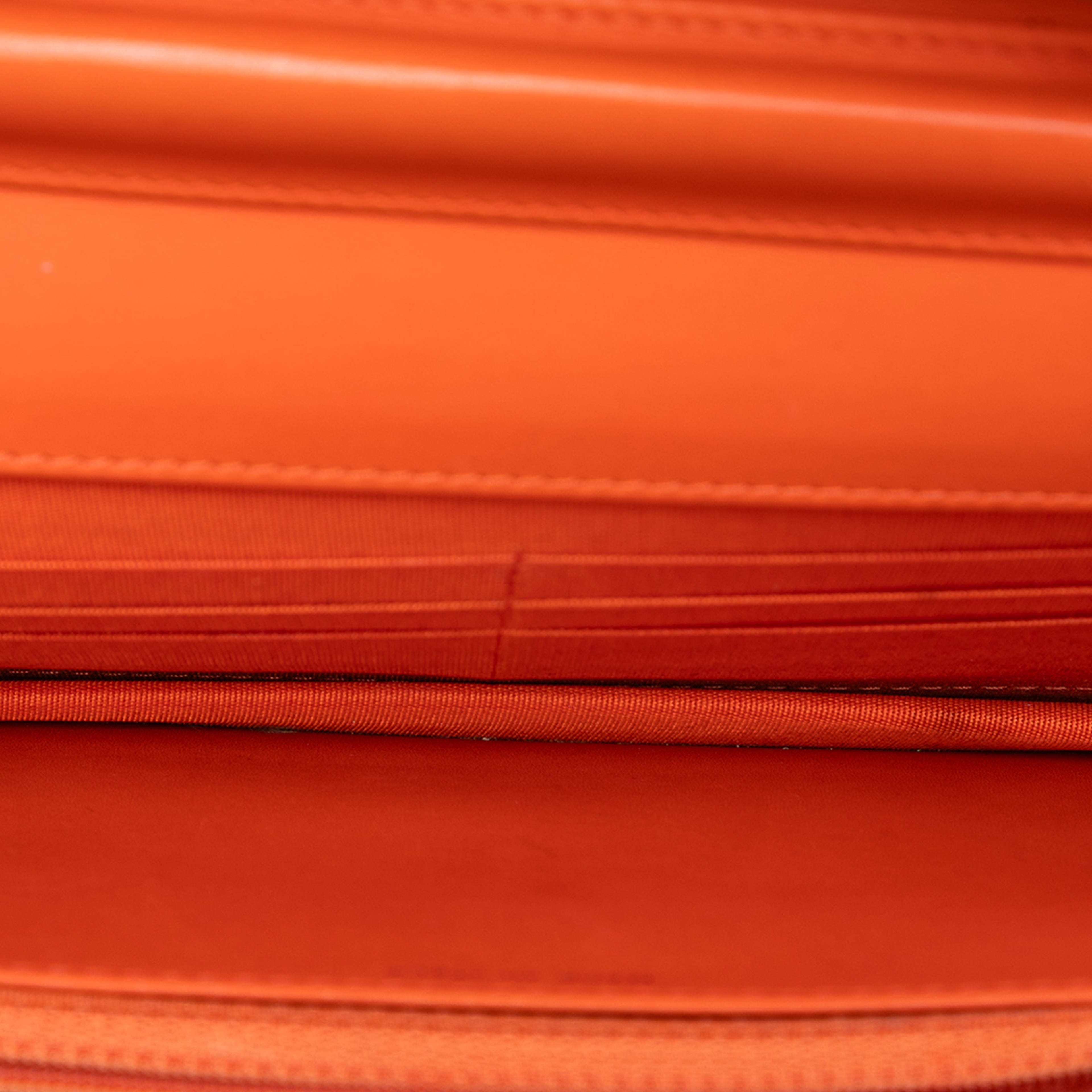 Chanel Cc Patent Caviar Wallet On Chain, från Luxclusif, i färgen orange. Klicka för att öppna bilden i stort format