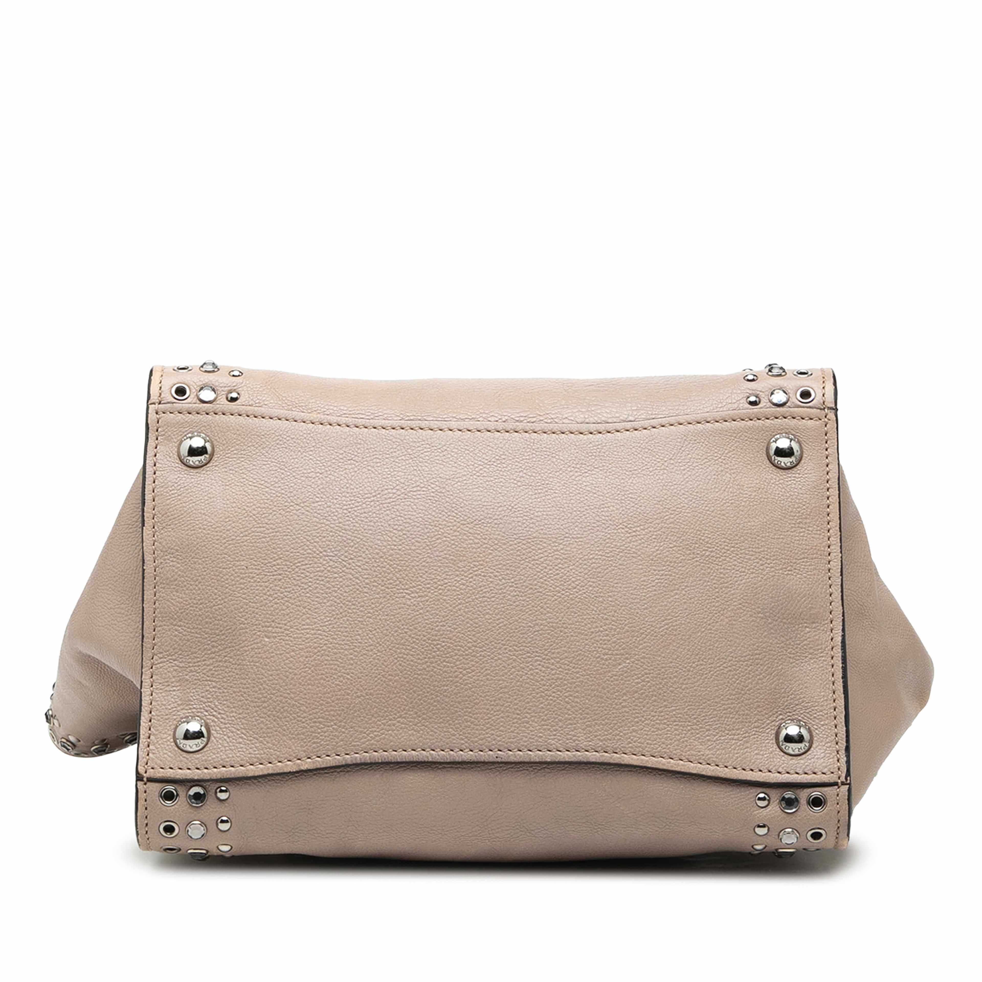 Prada Glace Calf Studded Twin Pocket Satchel, från Luxclusif, i färgen beige. Klicka för att öppna bilden i stort format