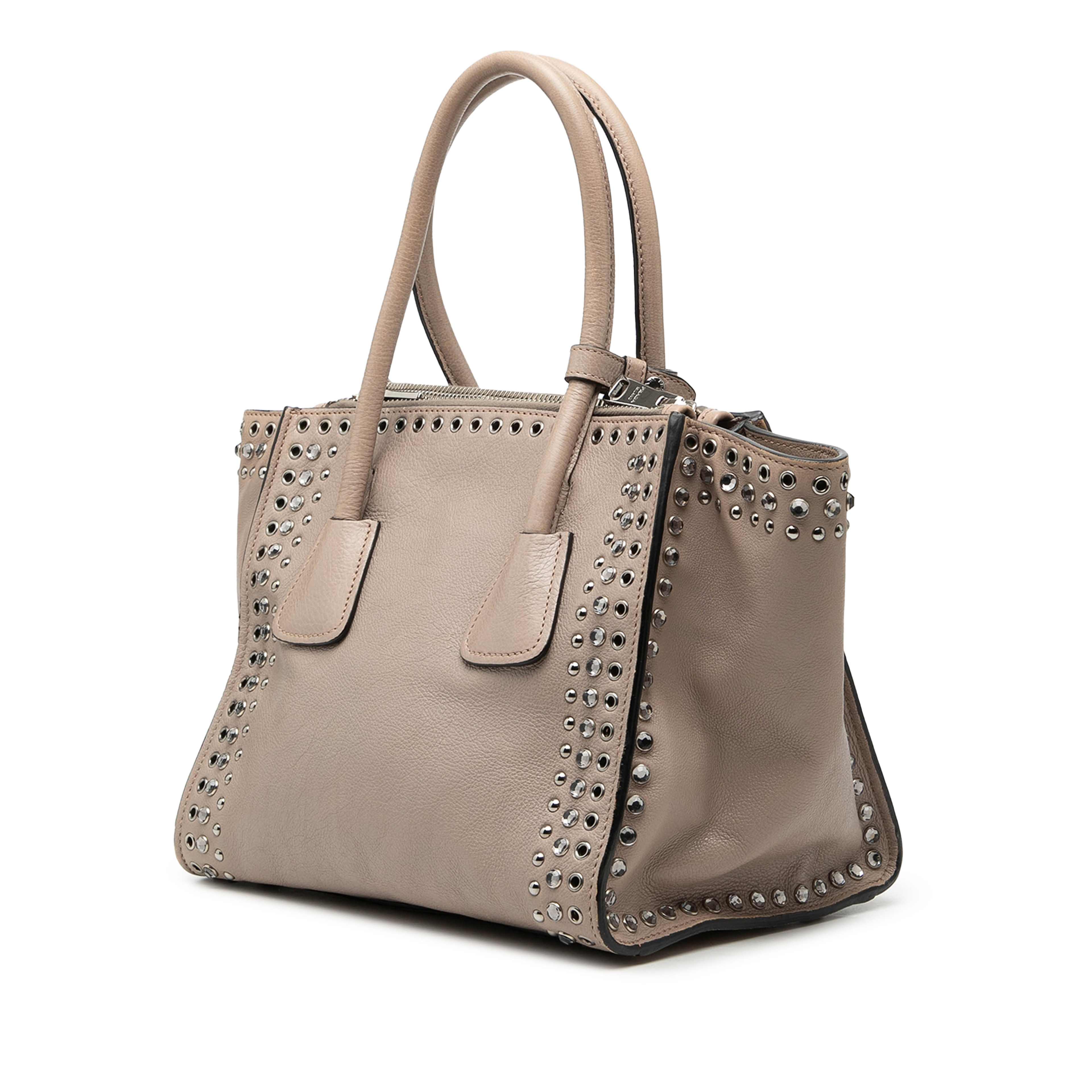 Prada Glace Calf Studded Twin Pocket Satchel, från Luxclusif, i färgen beige. Klicka för att öppna bilden i stort format