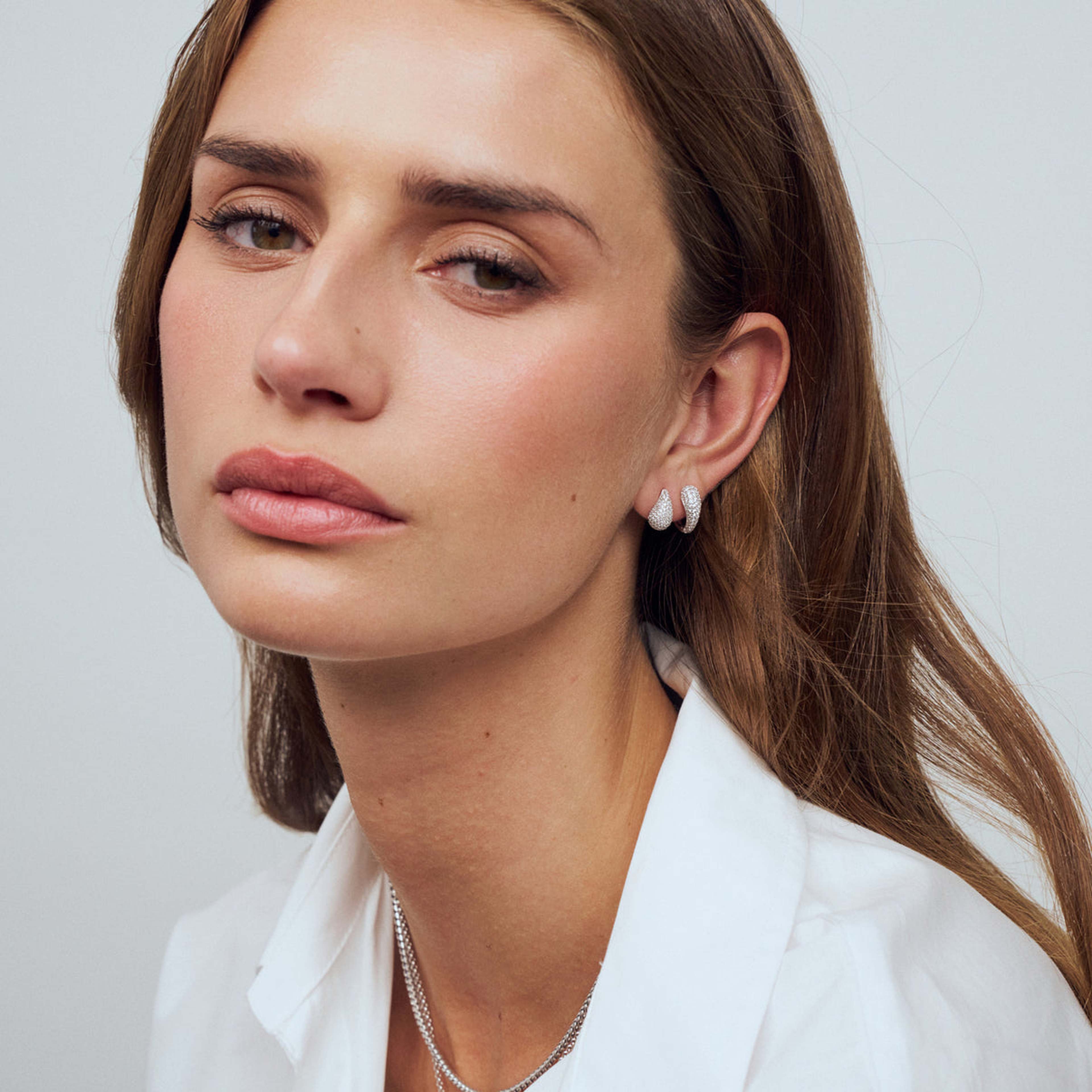 Örhängen Goccia Circolo, från Sif Jakobs Jewellery, i färgen silver.