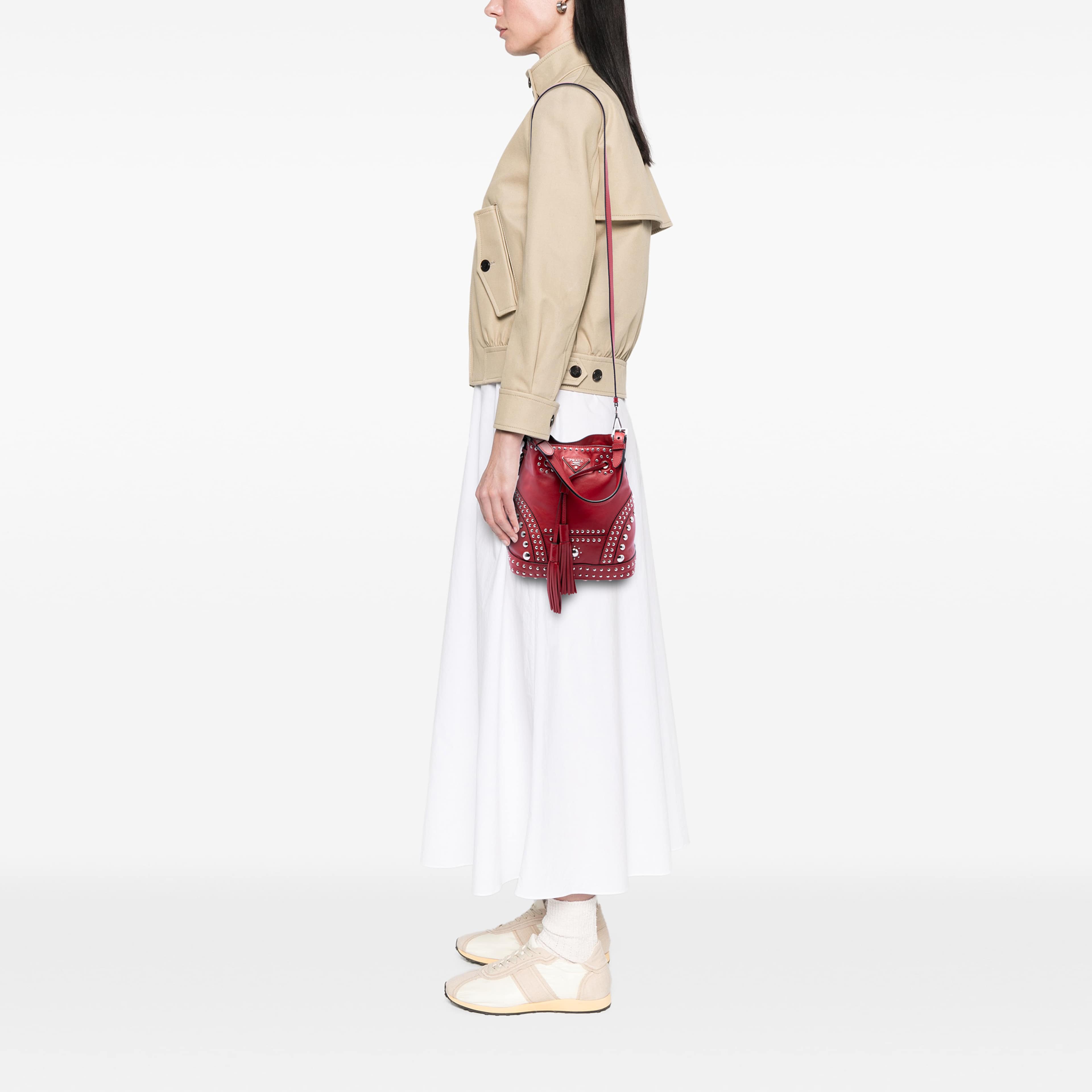 Prada Small Soft Calf Studded Bucket Bag, från Luxclusif, i färgen röd. Klicka för att öppna bilden i stort format