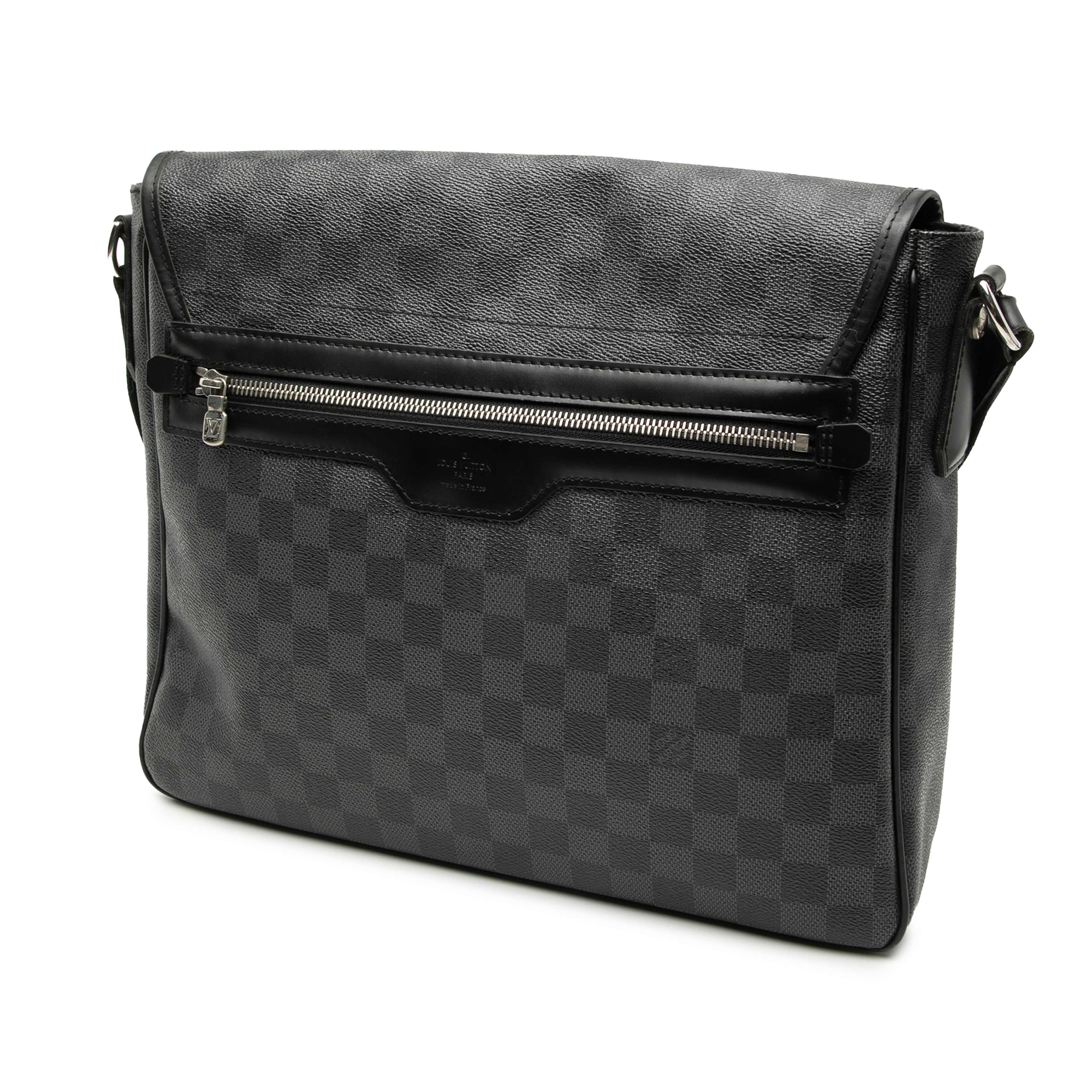 Louis Vuitton Damier Graphite Daniel Mm, från Luxclusif, i färgen black. Klicka för att öppna bilden i stort format