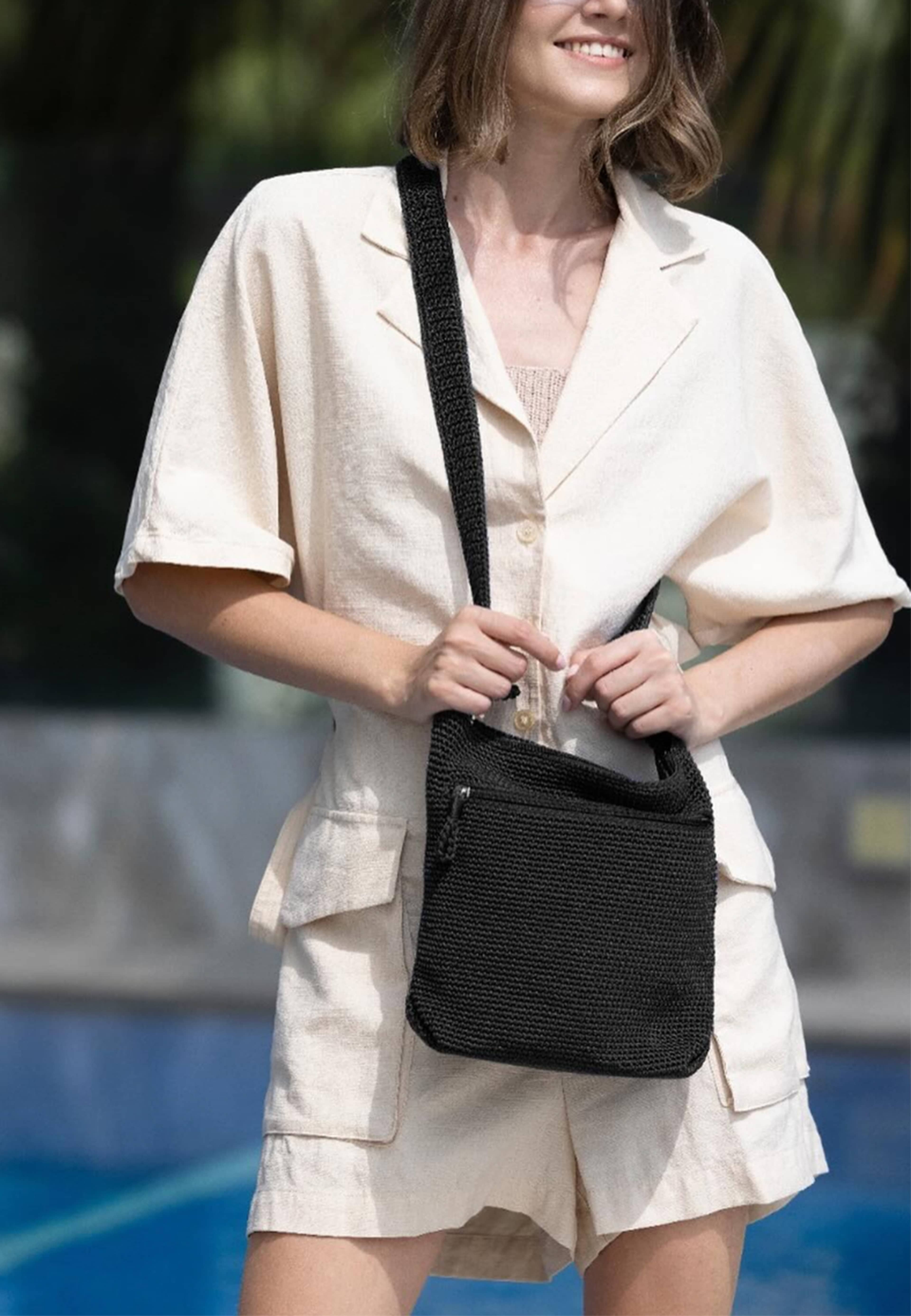 Crossbody Bag Crochet, från Ceannis, i färgen Black. Klicka för att öppna bilden i stort format